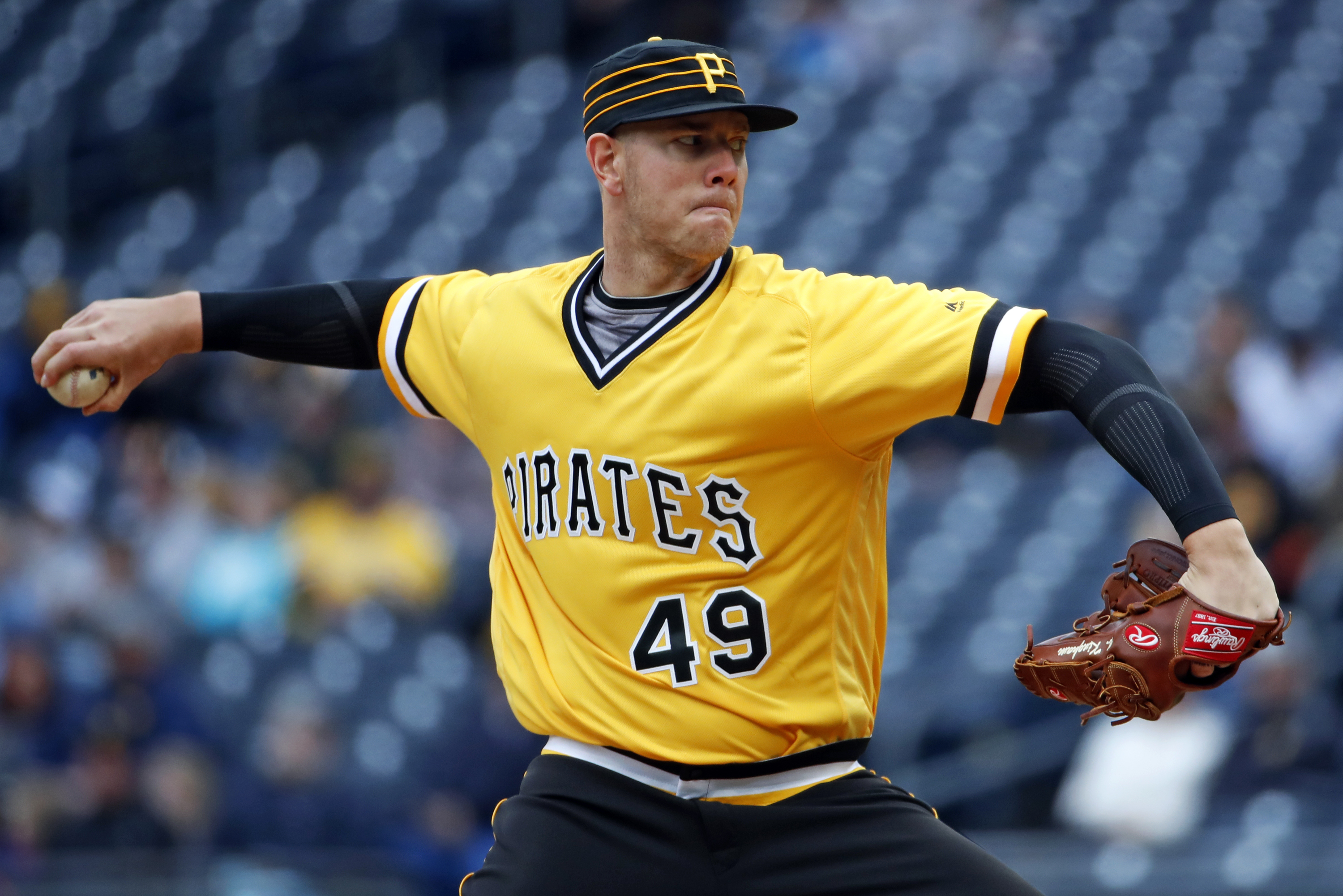 Pirates' Kingham loses perfect game in 7th in his MLB debut