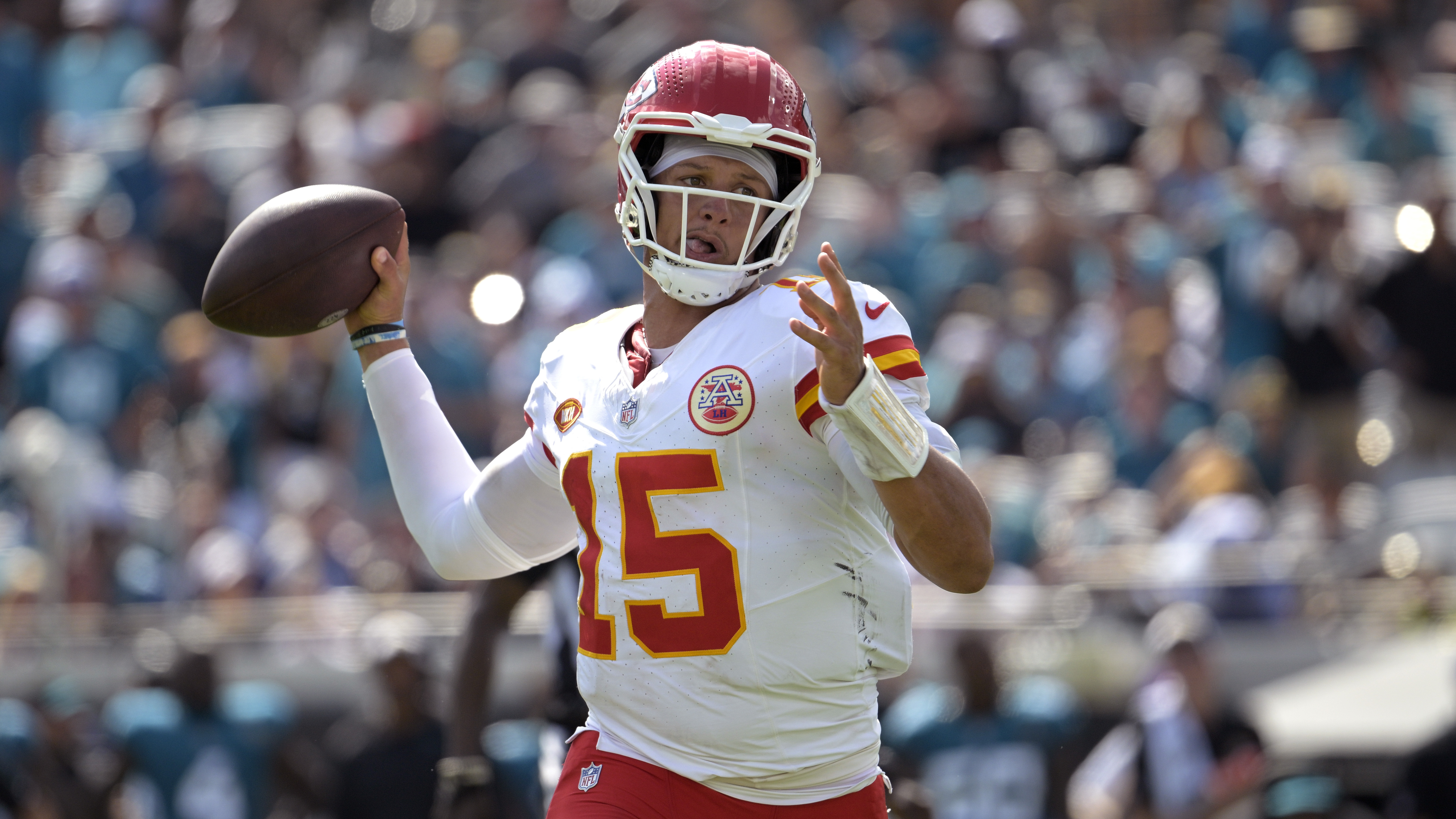 NFL: Patrick Mahomes agrees to terms on restructured Chiefs contract