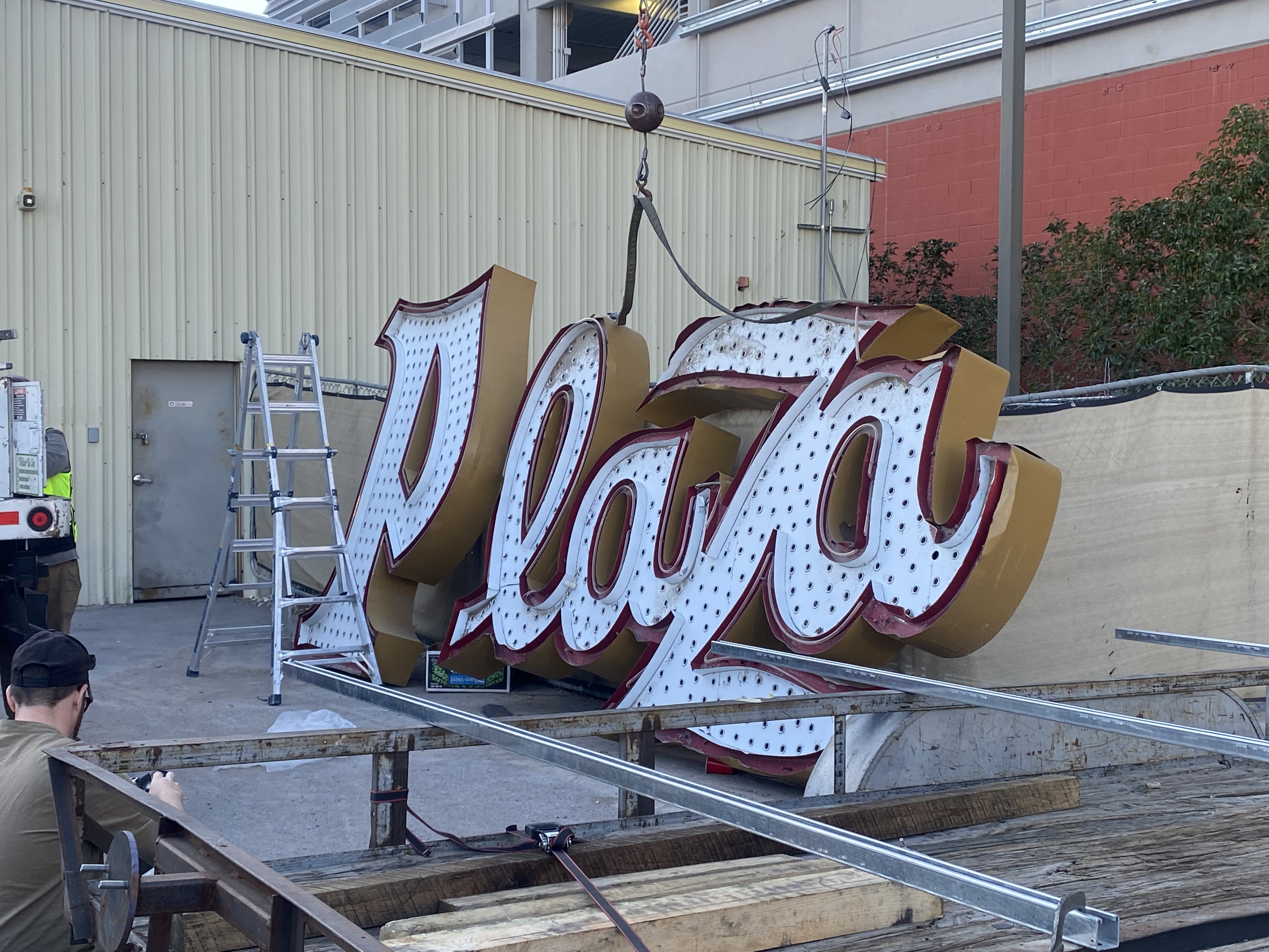 Plaza in downtown Las Vegas donates iconic sign to Neon Museum