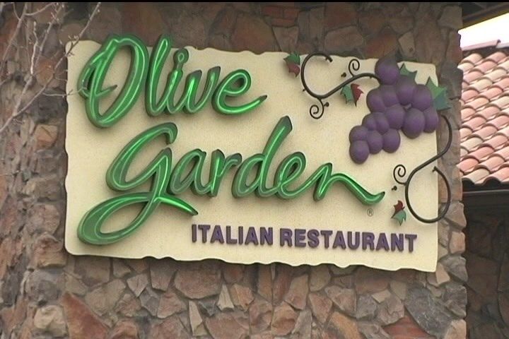 Olive Garden Hosts Spirit Night For Schools, Olive Garden Poplar Avenue