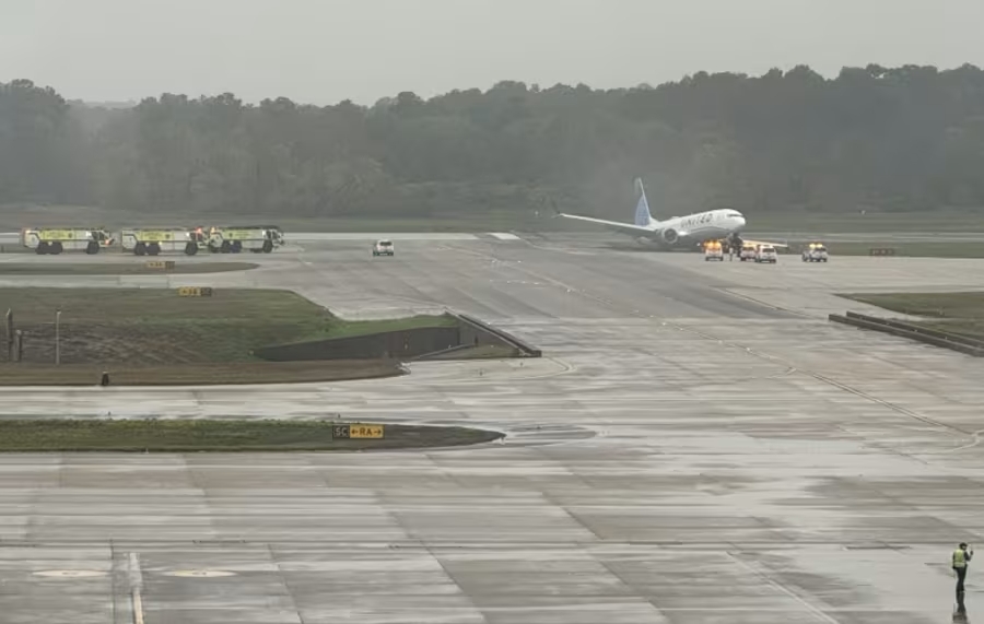 Flight from Memphis to Houston slides off runway