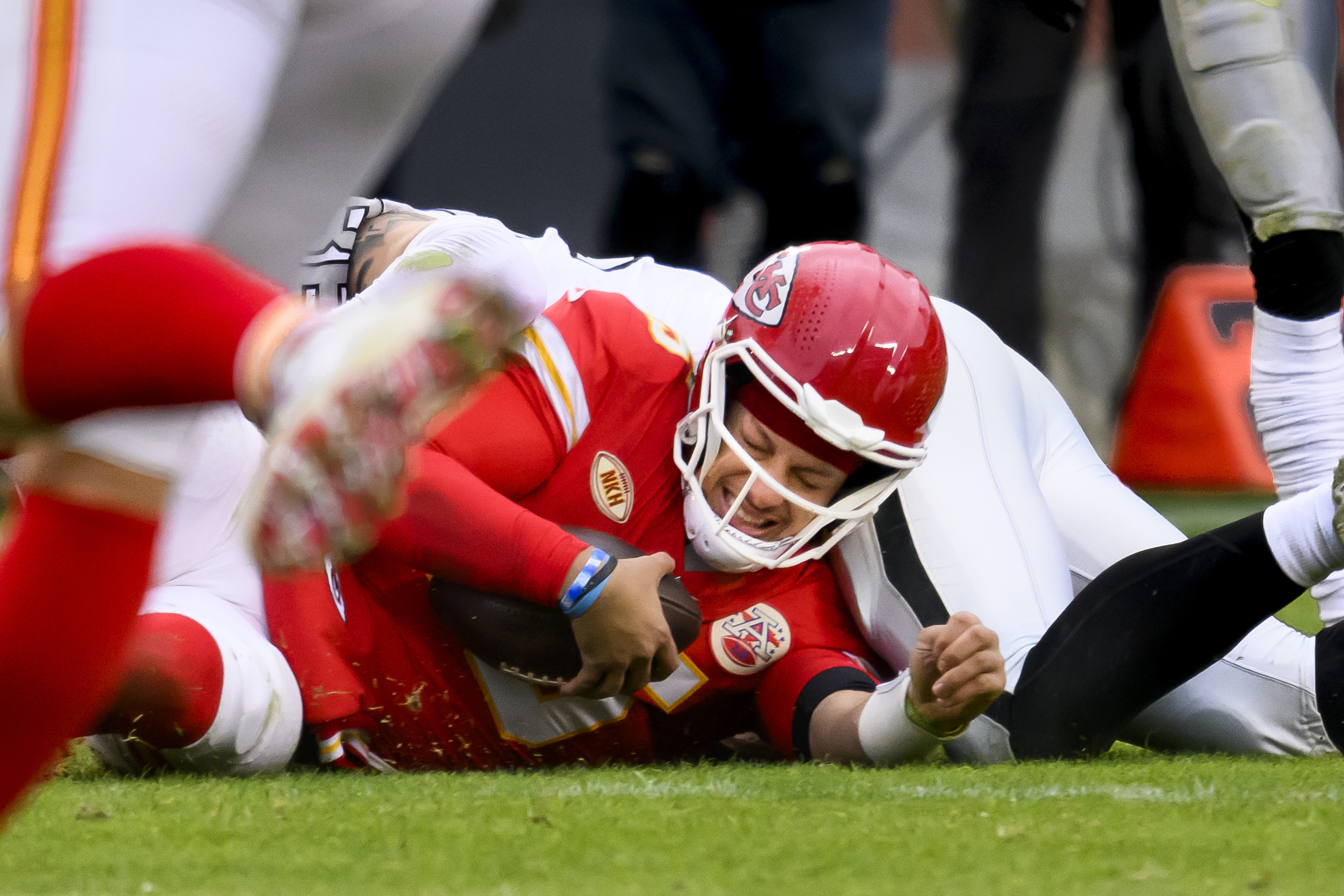 Analysis: Kansas City Chiefs still in AFC West driver's seat despite so  many blunders, butterfingers