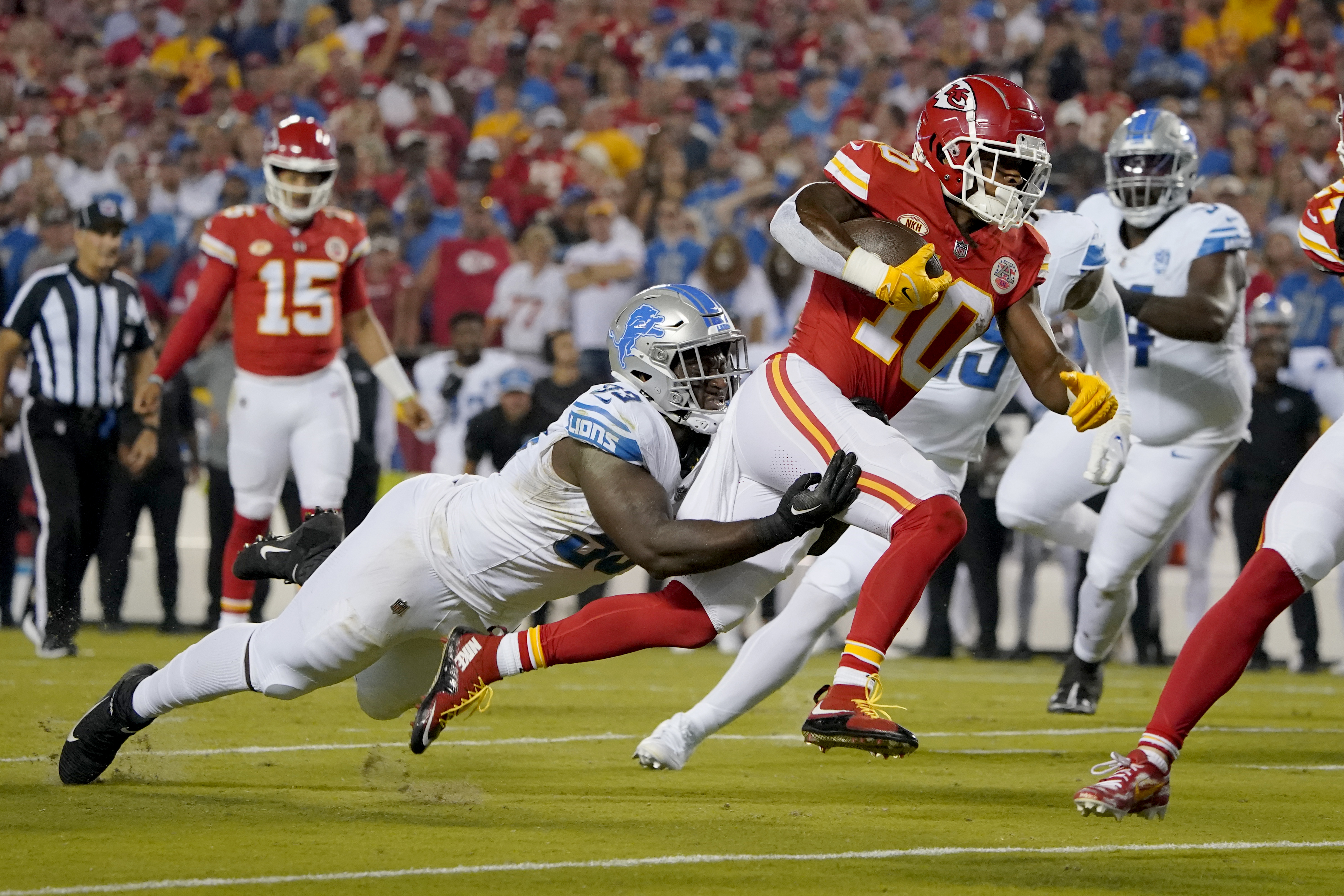 Kansas City Chiefs tight end Noah Gray (83) congratulates Kansas