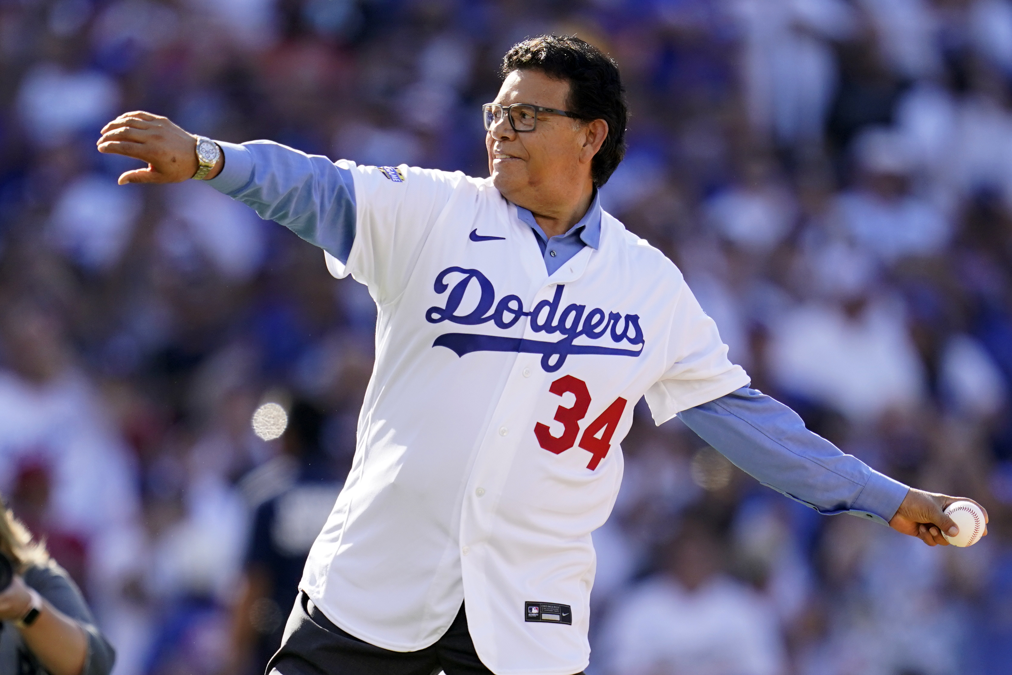 Fernando Valenzuela, Mexican-born pitcher whose feats for Dodgers fueled 'Fernandomania,' dies at 63