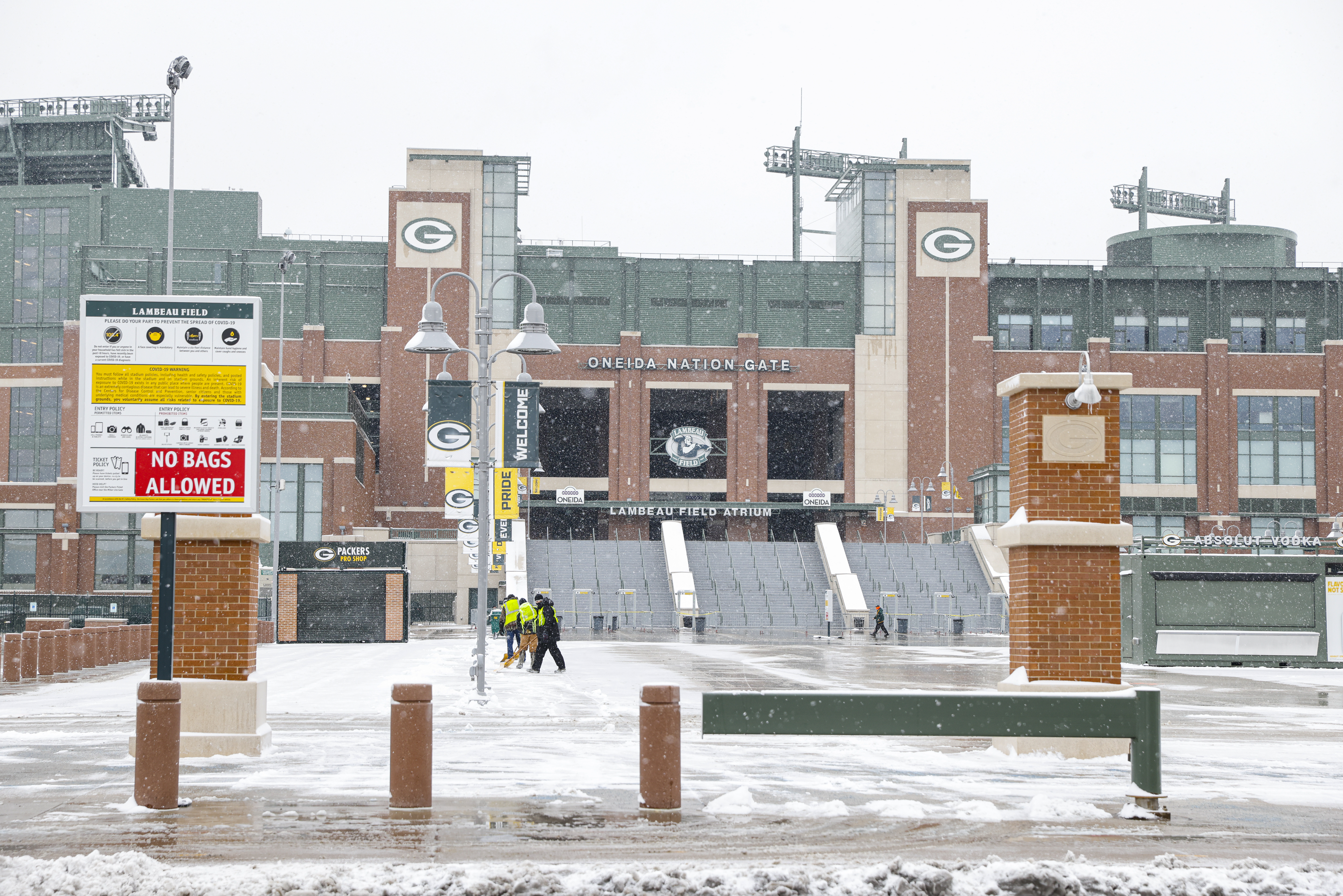 Buccaneers Battle New-Look Packers at Historic Lambeau Field in Week 15