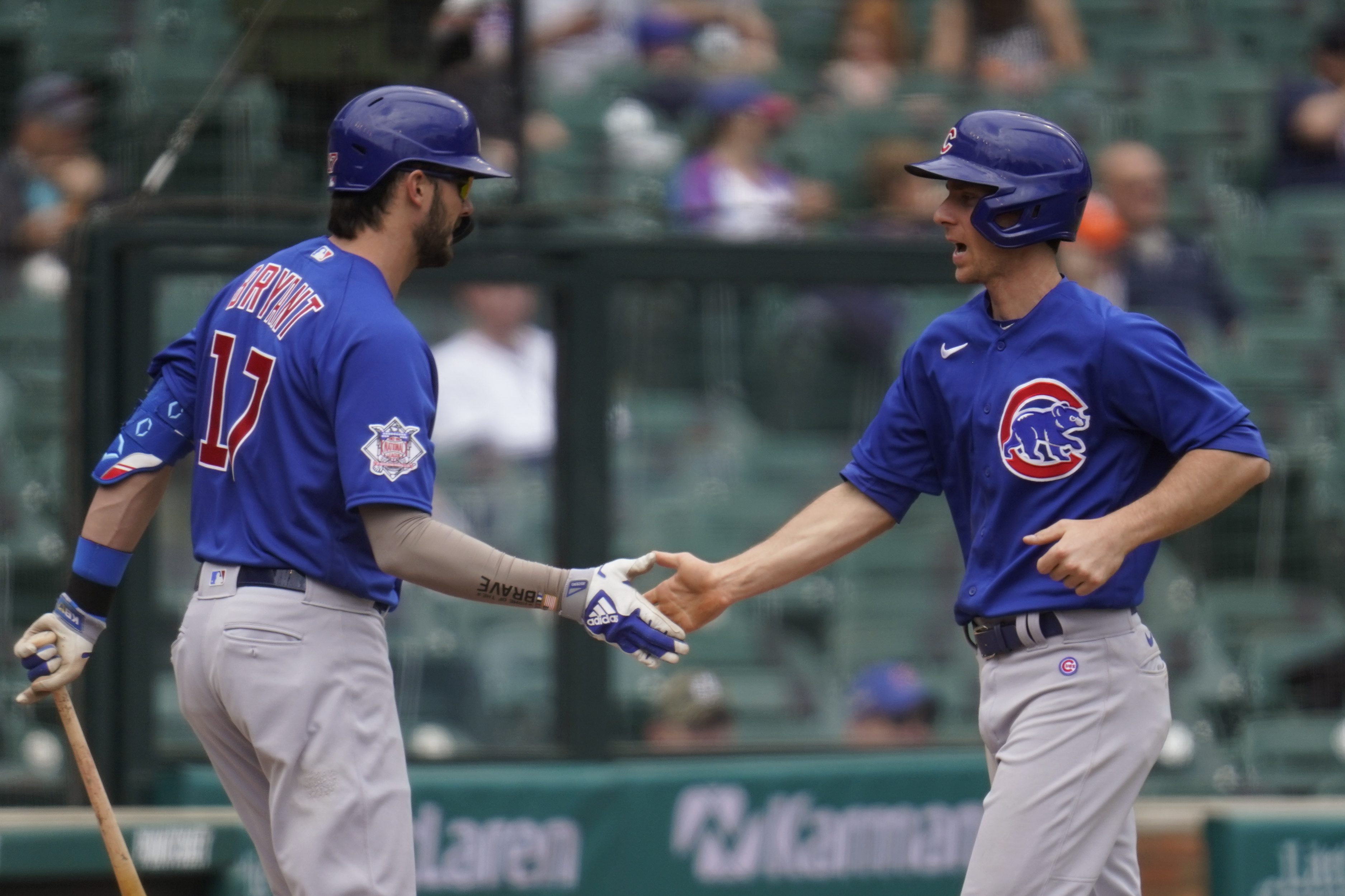 Hendricks takes shutout into 9th, Cubs beat Tigers 5-1