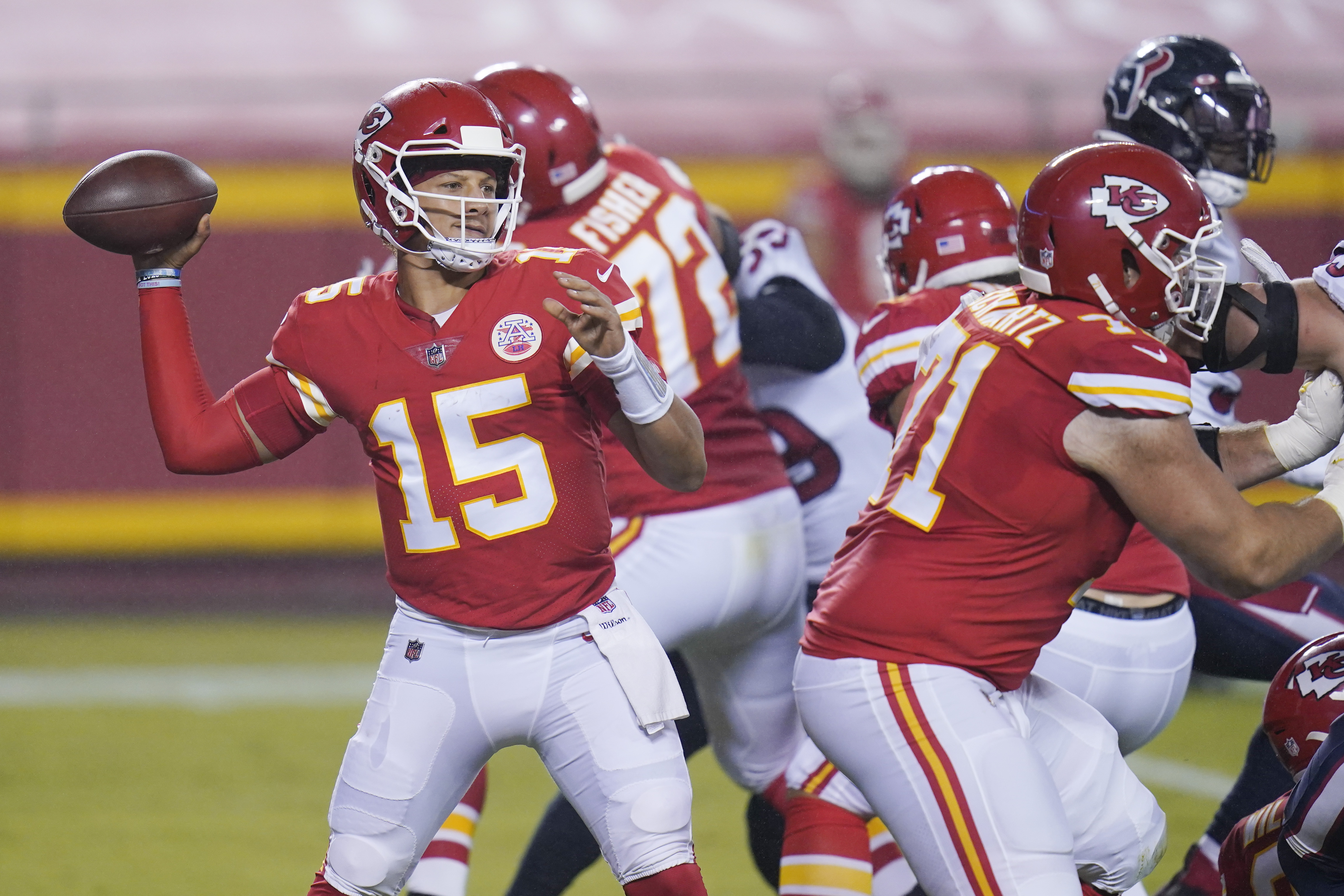 Chiefs begin title defense with 34-20 victory over Texans - The