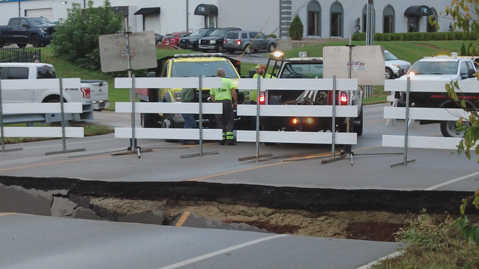Sinkhole closes busy road in Jeffersontown