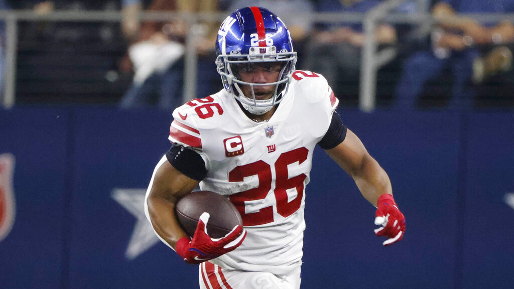 Giants' Saquon Barkley returns to the field a day after signing a 1-year  deal