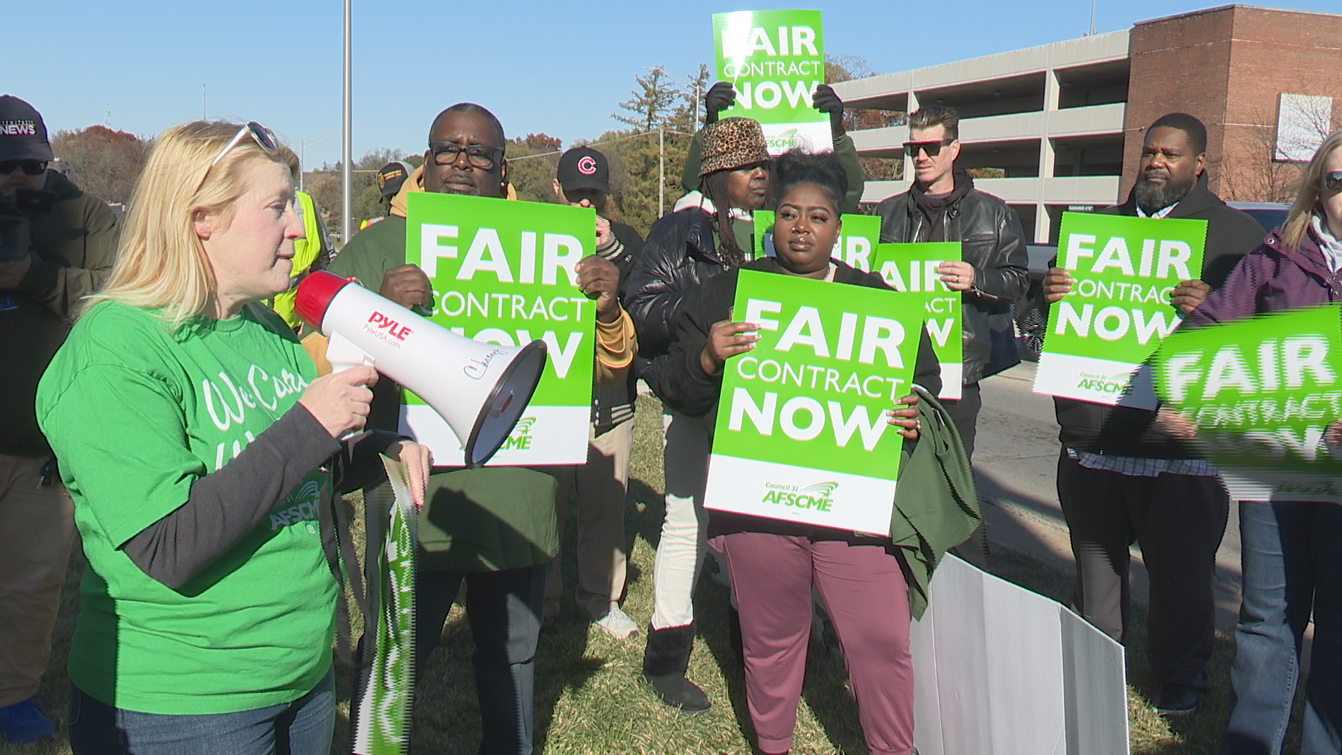 Mosaic workers rally for 'fair' union contract