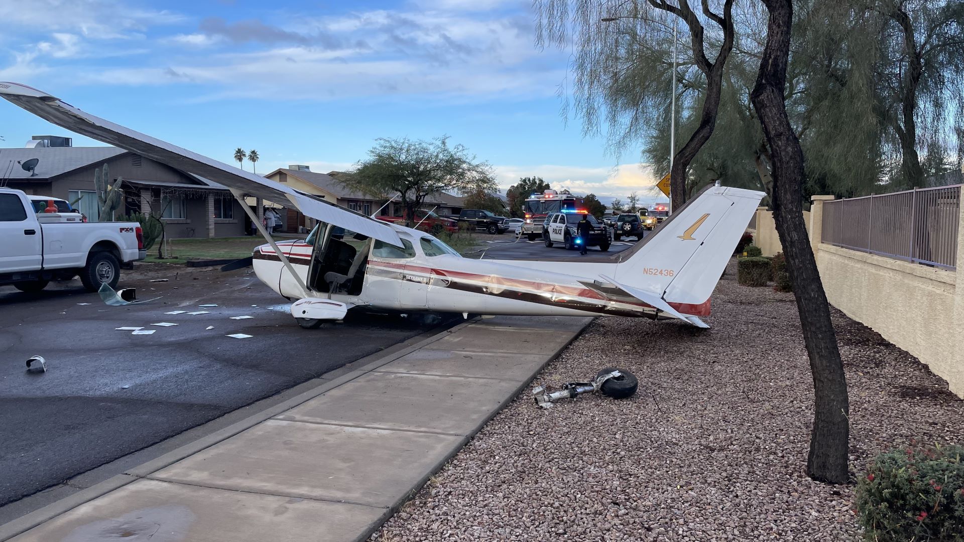 Small plane makes emergency landing Goodyear neighborhood