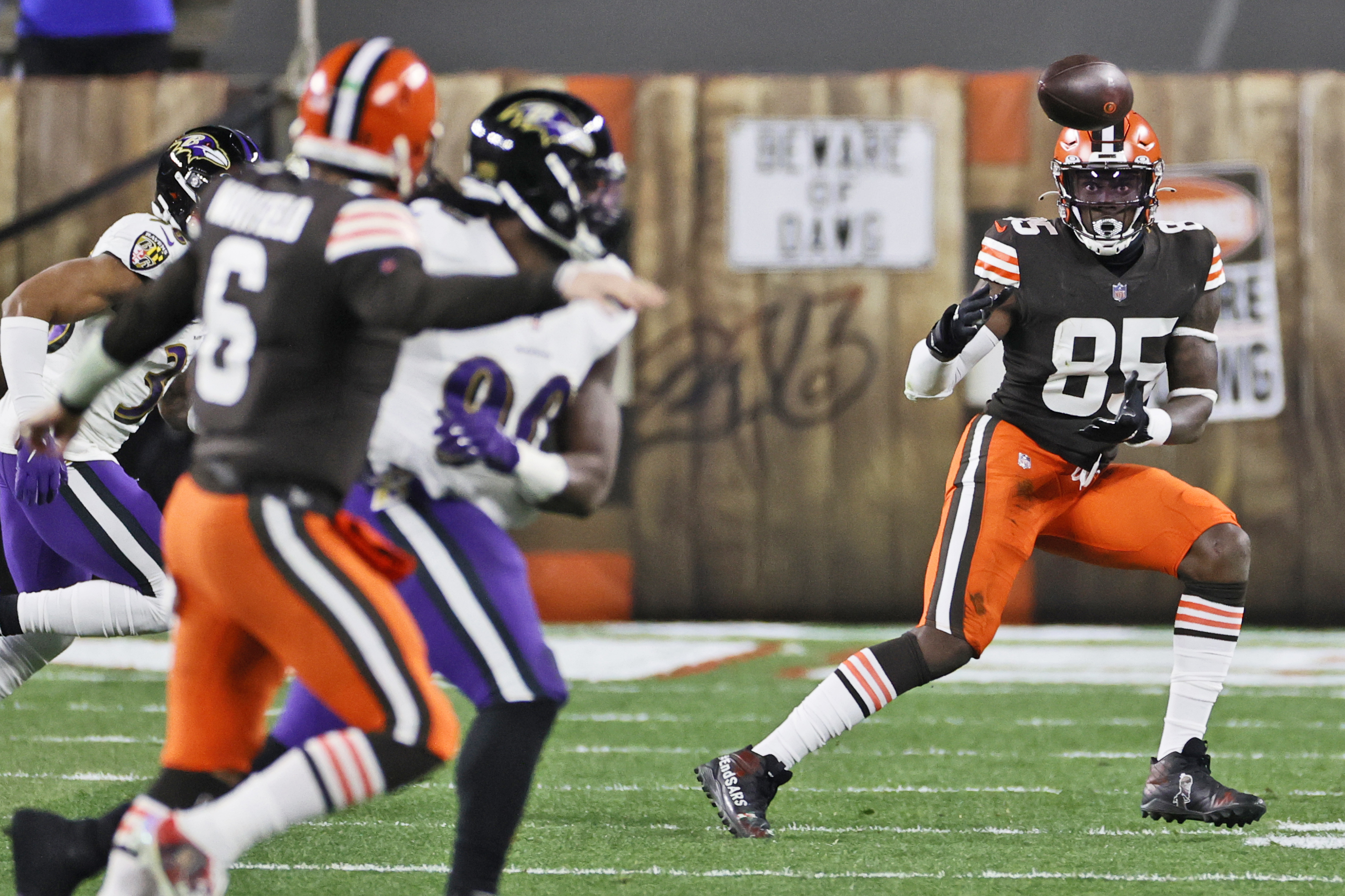 Jackson returns to save Ravens with 47-42 win over Browns - The