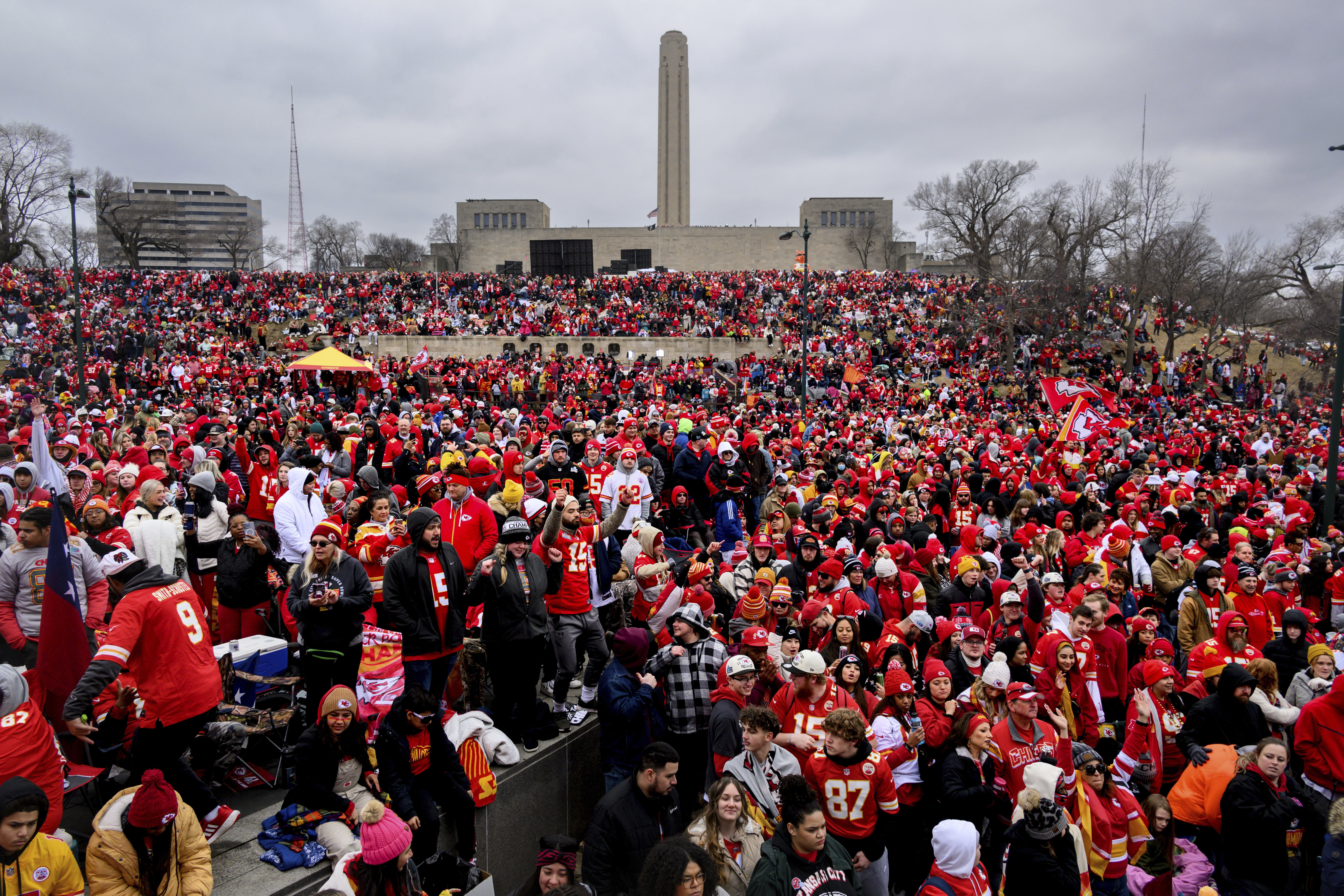 How many fans packed parade route for Chiefs? Crowd counting a
