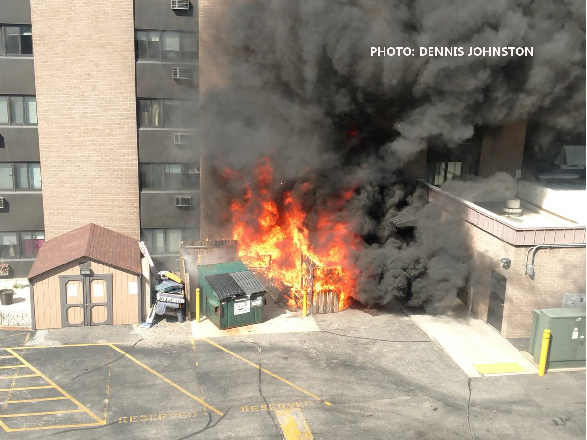 Dumpster fire spreads to Monroe Plaza in Green Bay