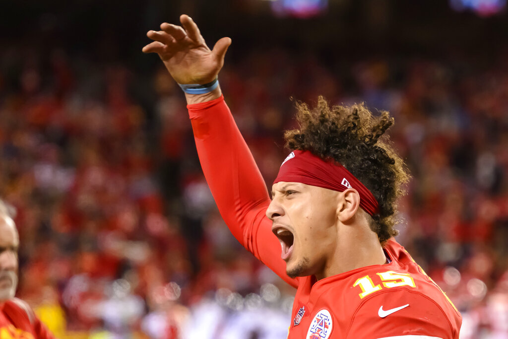 Mahomes leads the Chiefs on a TD drive to remember to win his
