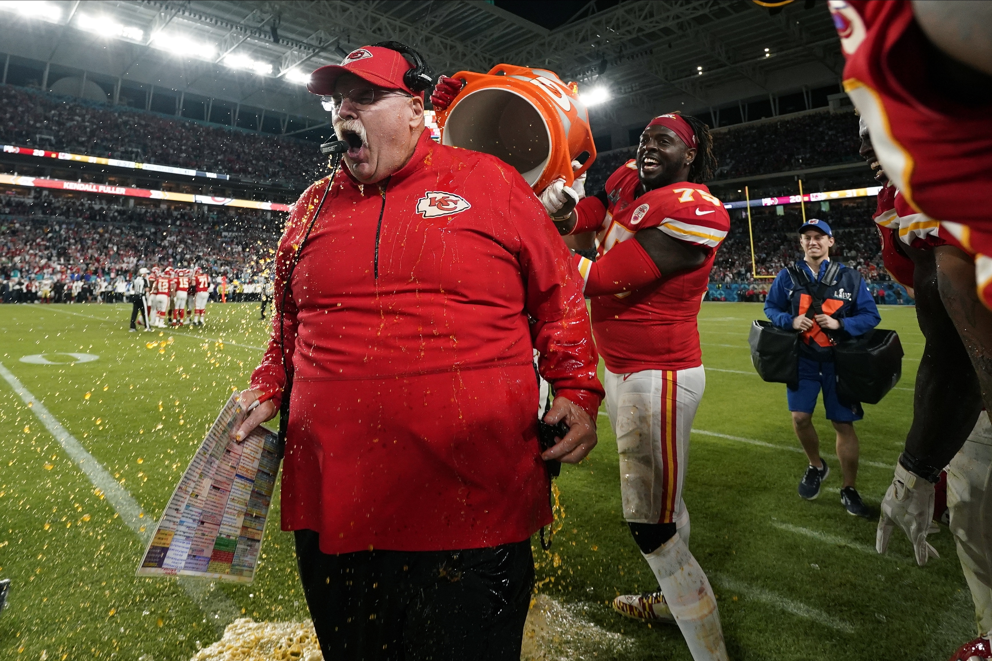 Chiefs Head Coach Andy Reid signs contract extension
