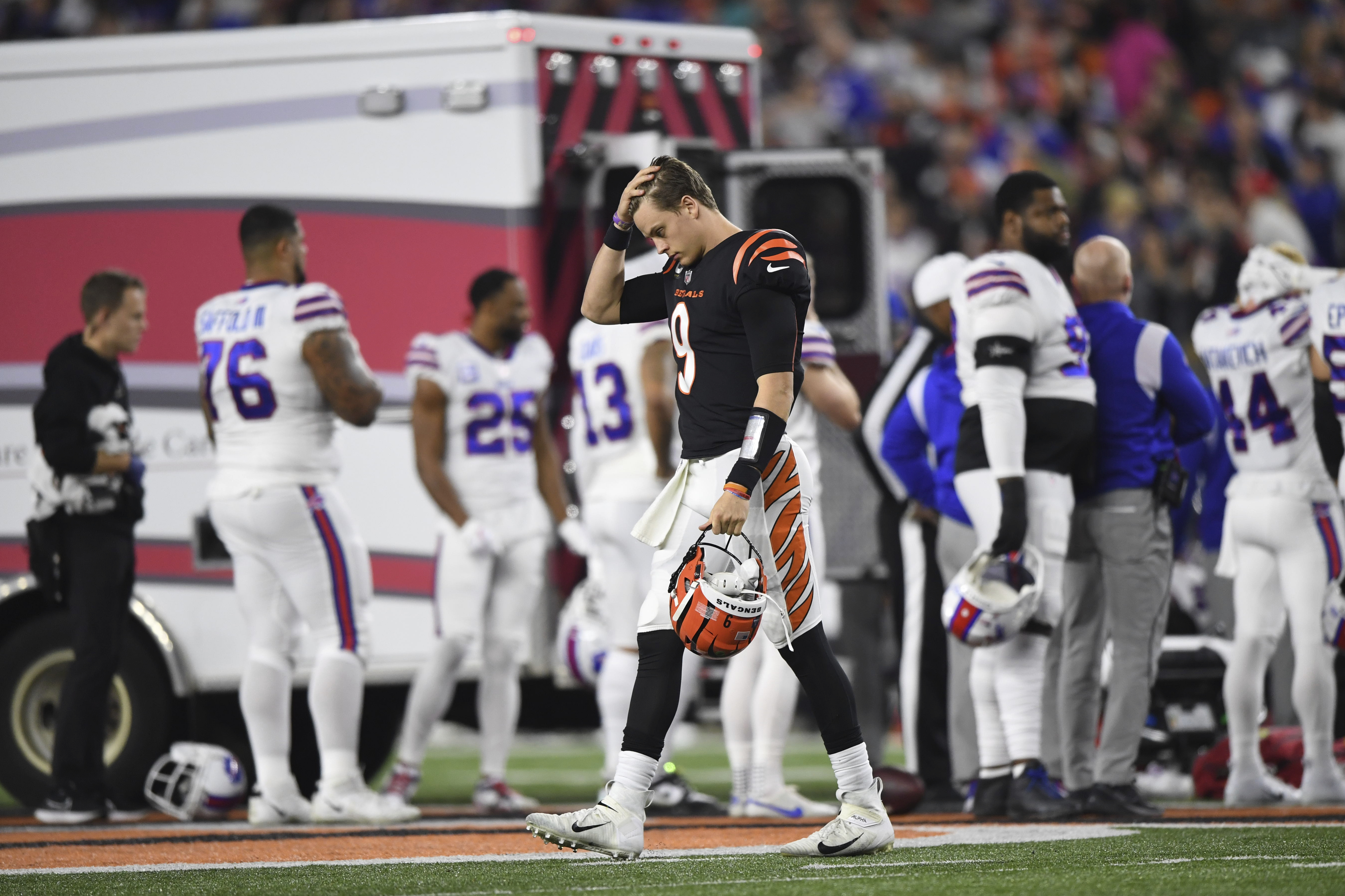 January 2, 2023,Cincinnati, Ohio, USA: Buffalo Bills safety DAMAR HAMLIN  (3) exiting the tunnel prior to kickoff during week 17 of the NFL regular  season between the Buffalo Bills and Cincinnati Bengals