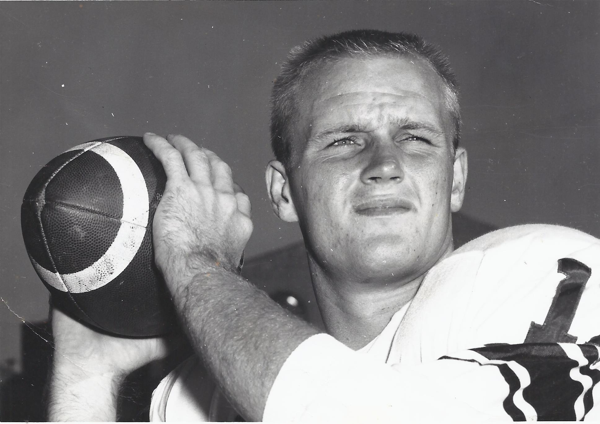 Former Oilers punter, backup quarterback Charlie Milstead dies at