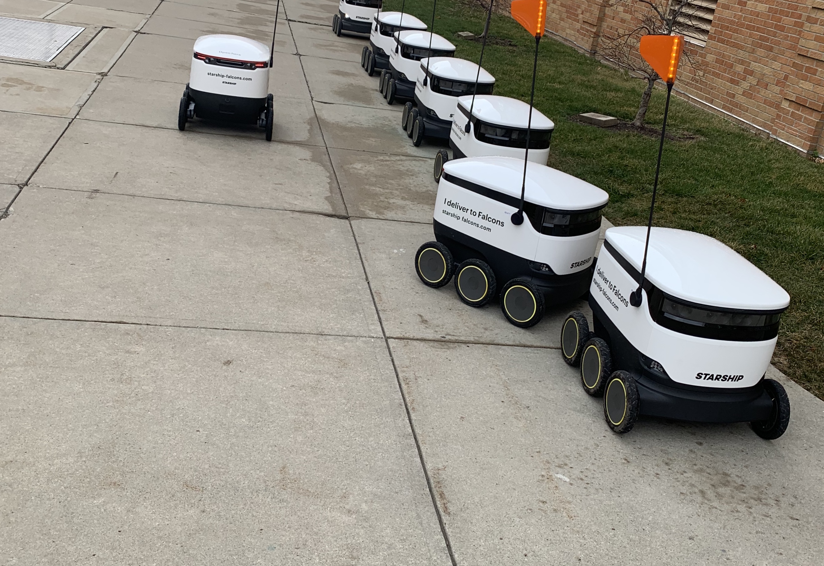 food robots on campus