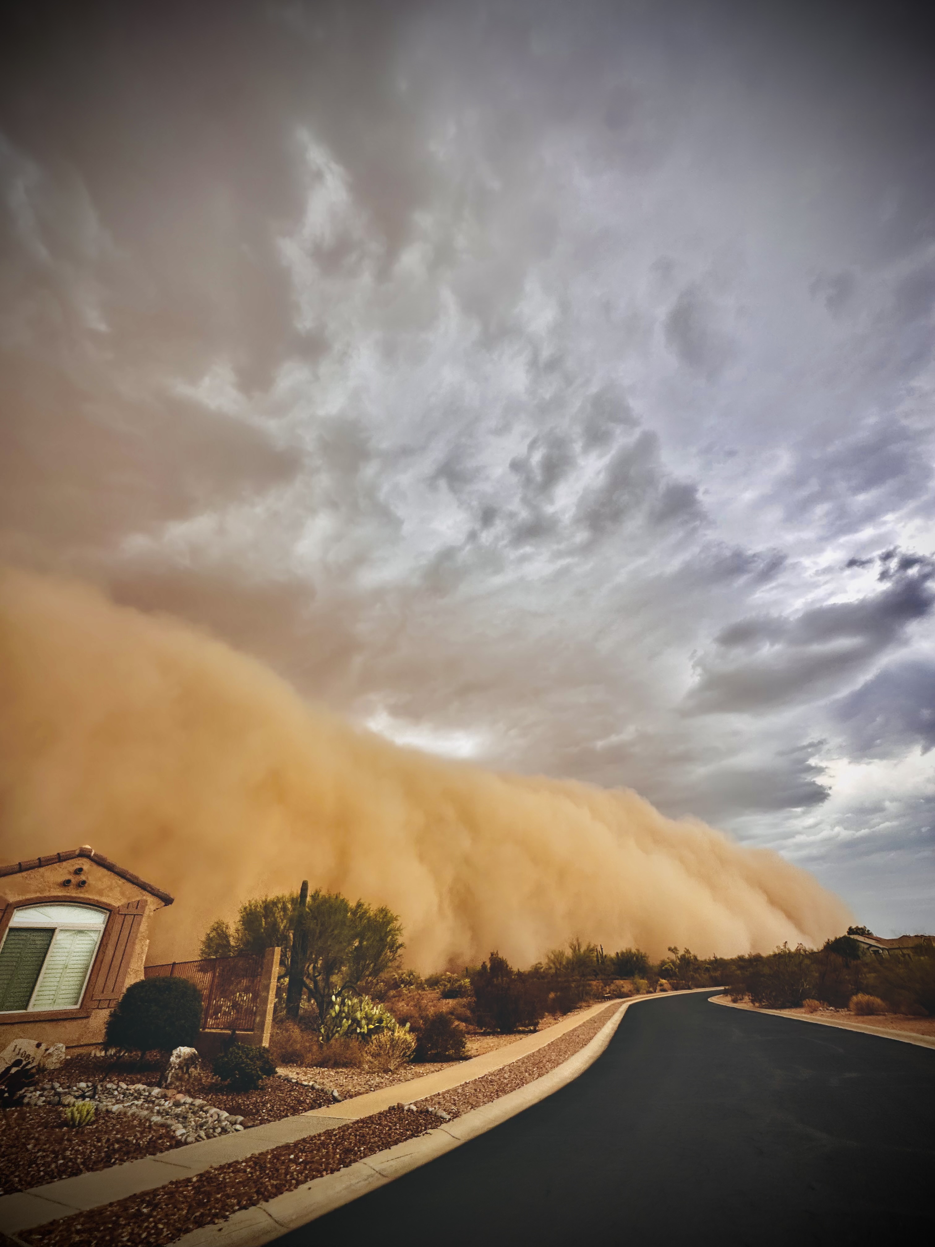 Strong monsoon storms slam Phoenix area, central Arizona