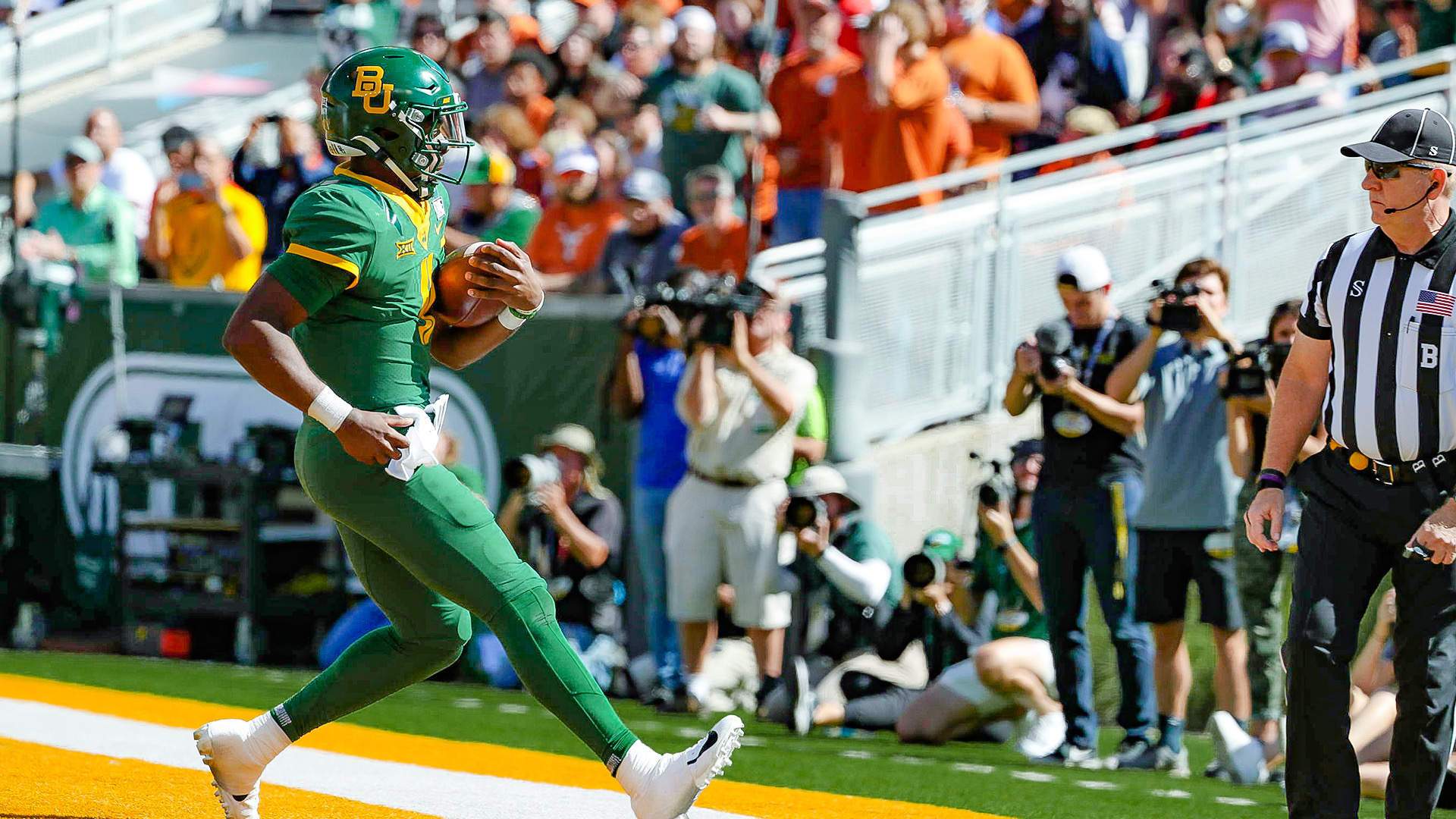 Nothing but OPEN space in front of Baylor Bears running back Abram Smith on  11-yard rush