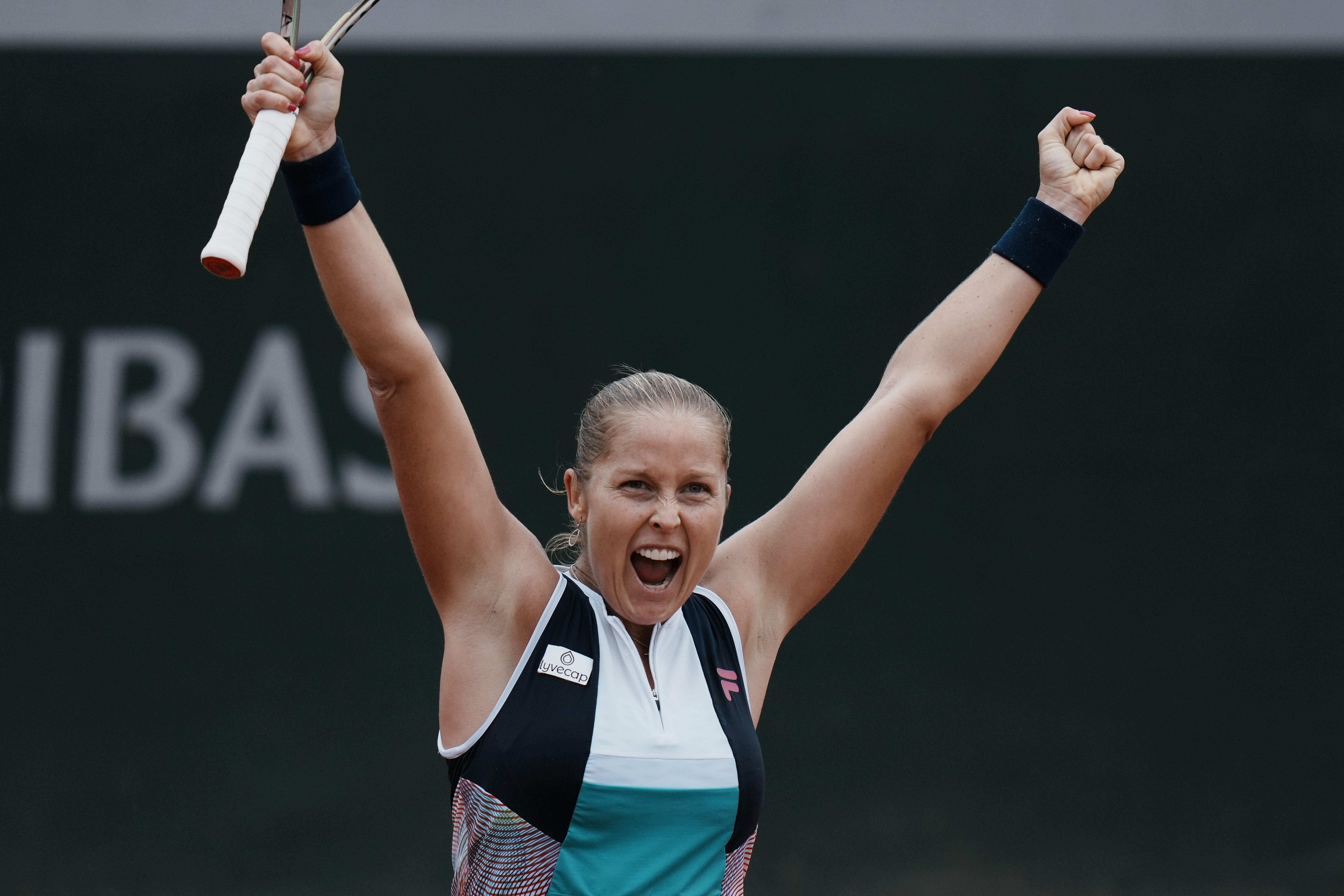 Shelby Rogers upsets 9th seed Danielle Collins in 2nd round of French Open