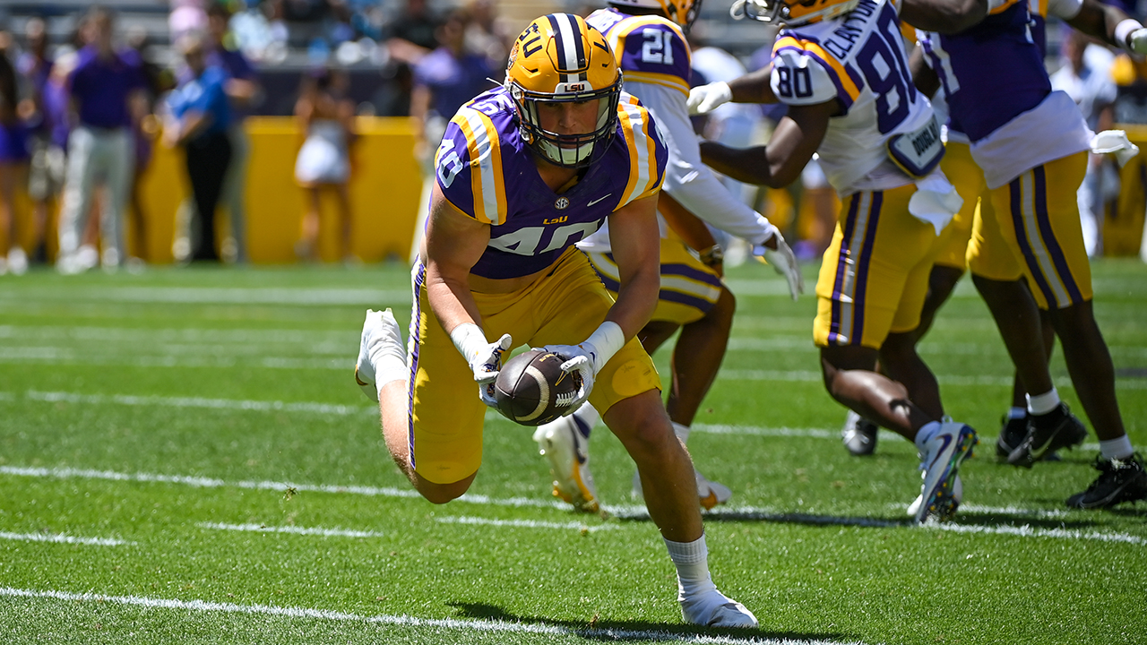 Joe Burrow meets Angel Reese at LSU football's spring game