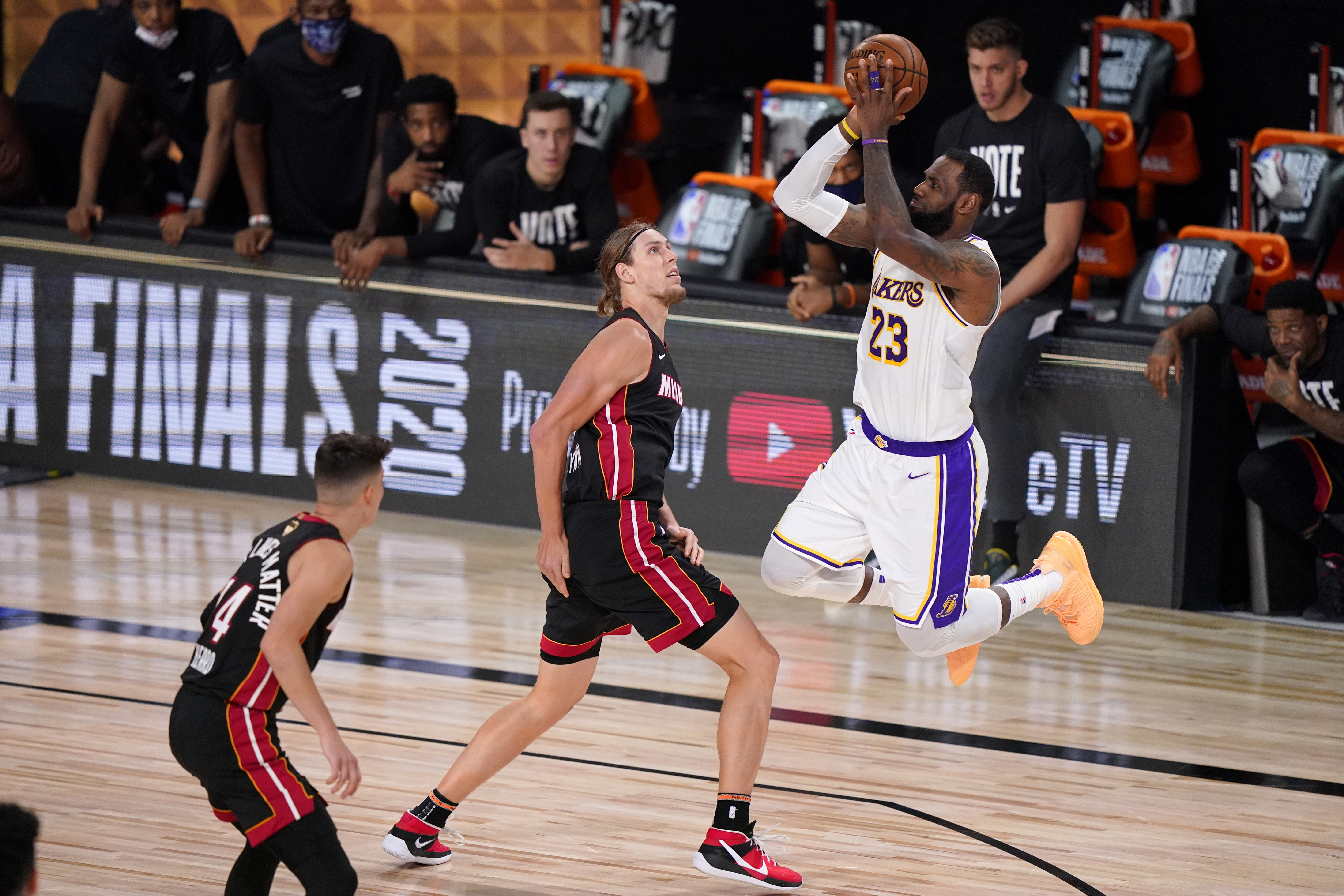 Lakers top Heat to cap memorial season with 17th NBA championship