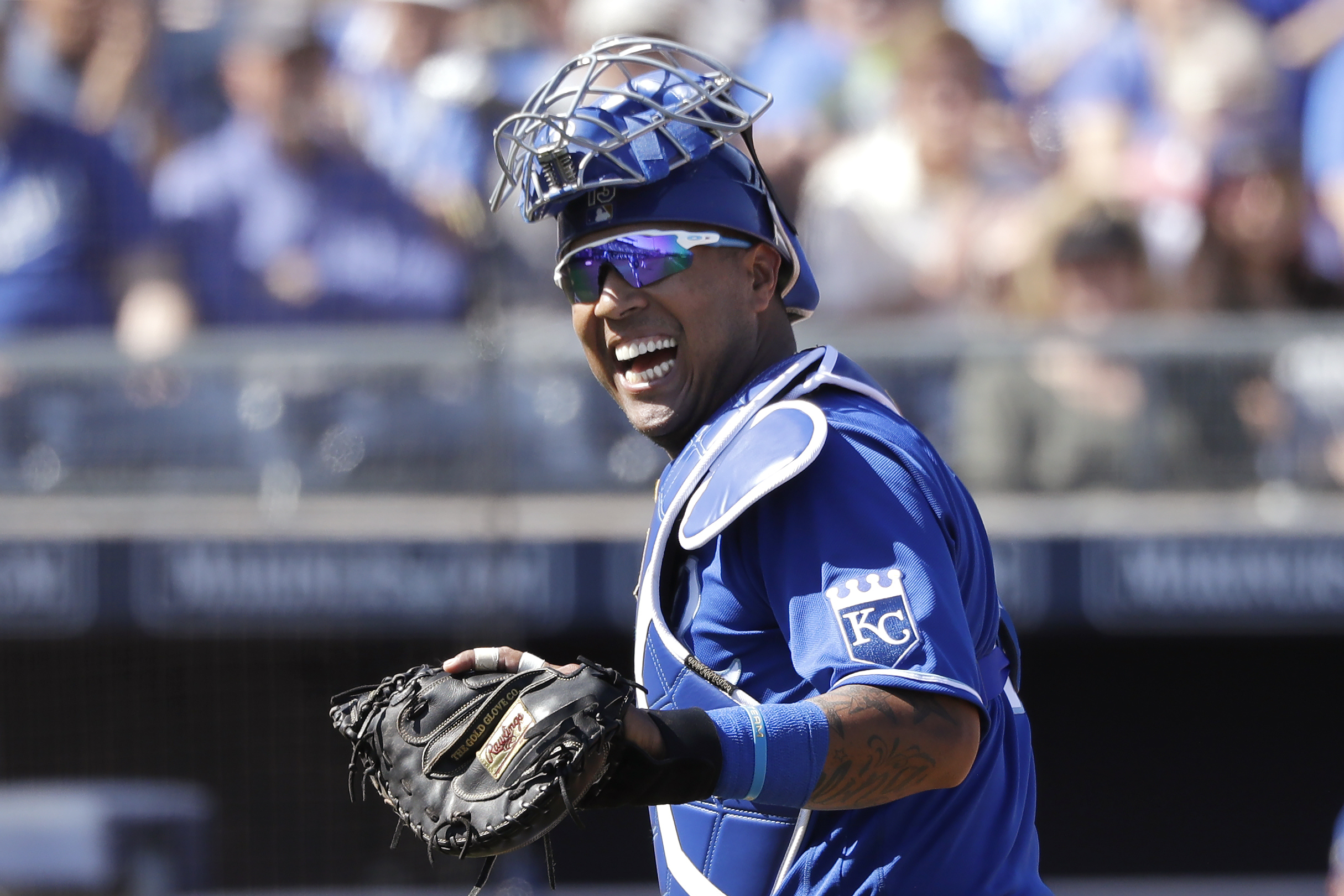 Salvador Perez gets emotional about new deal 