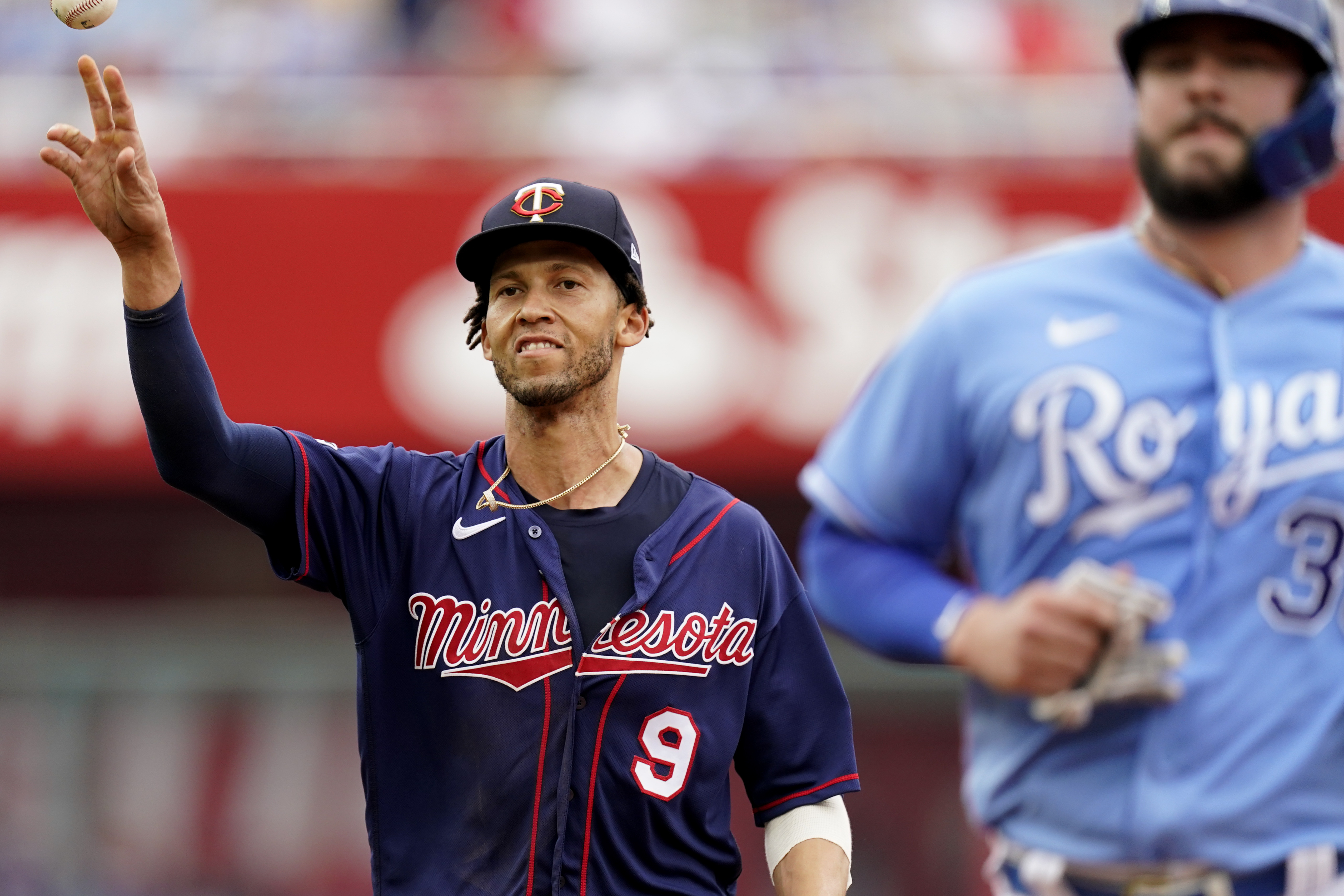 Twins sign Andrelton Simmons to one-year deal - Sports Illustrated