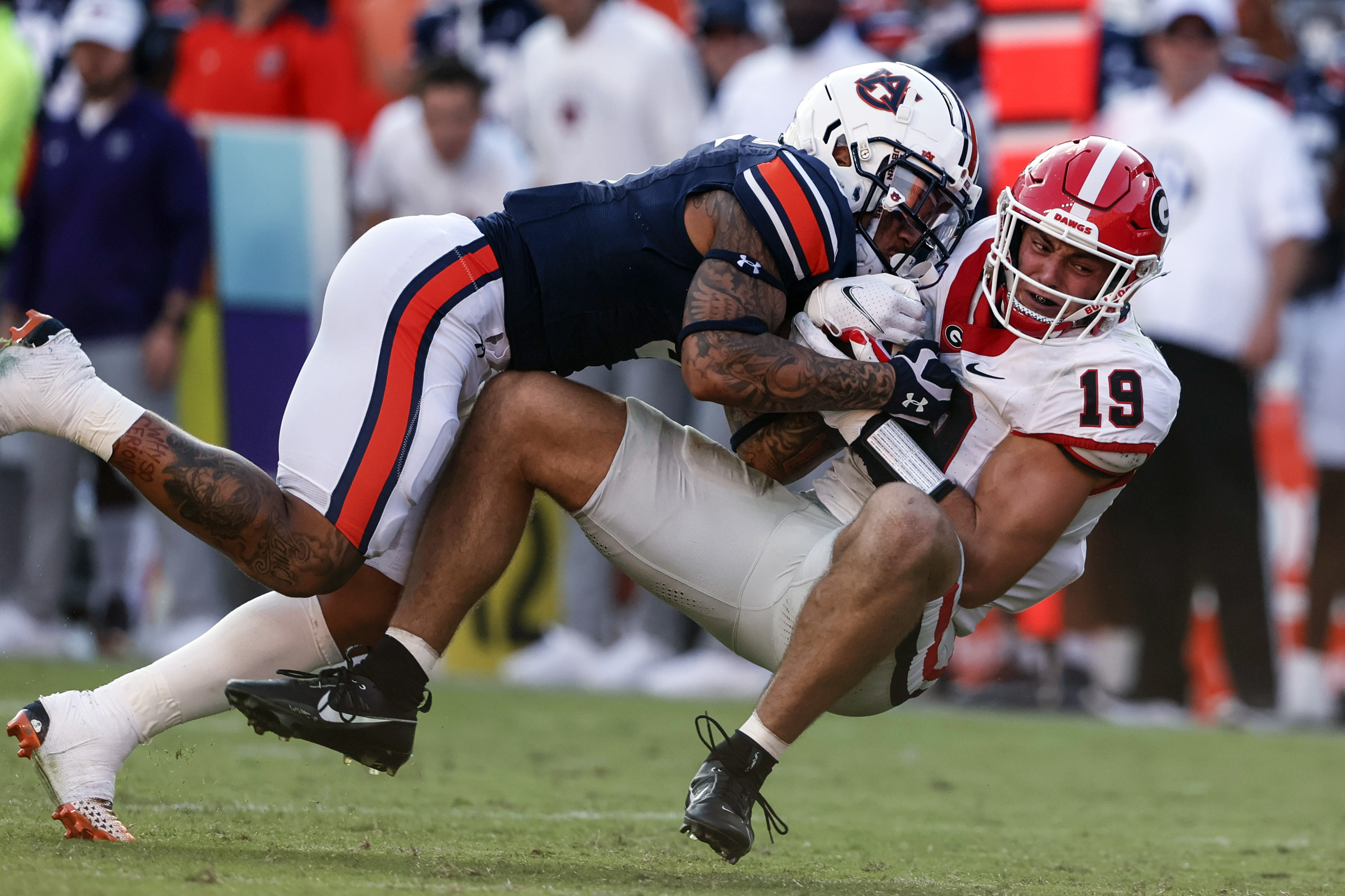 FILE - Georgia tight end Brock Bowers (19) makes a touchdown catch