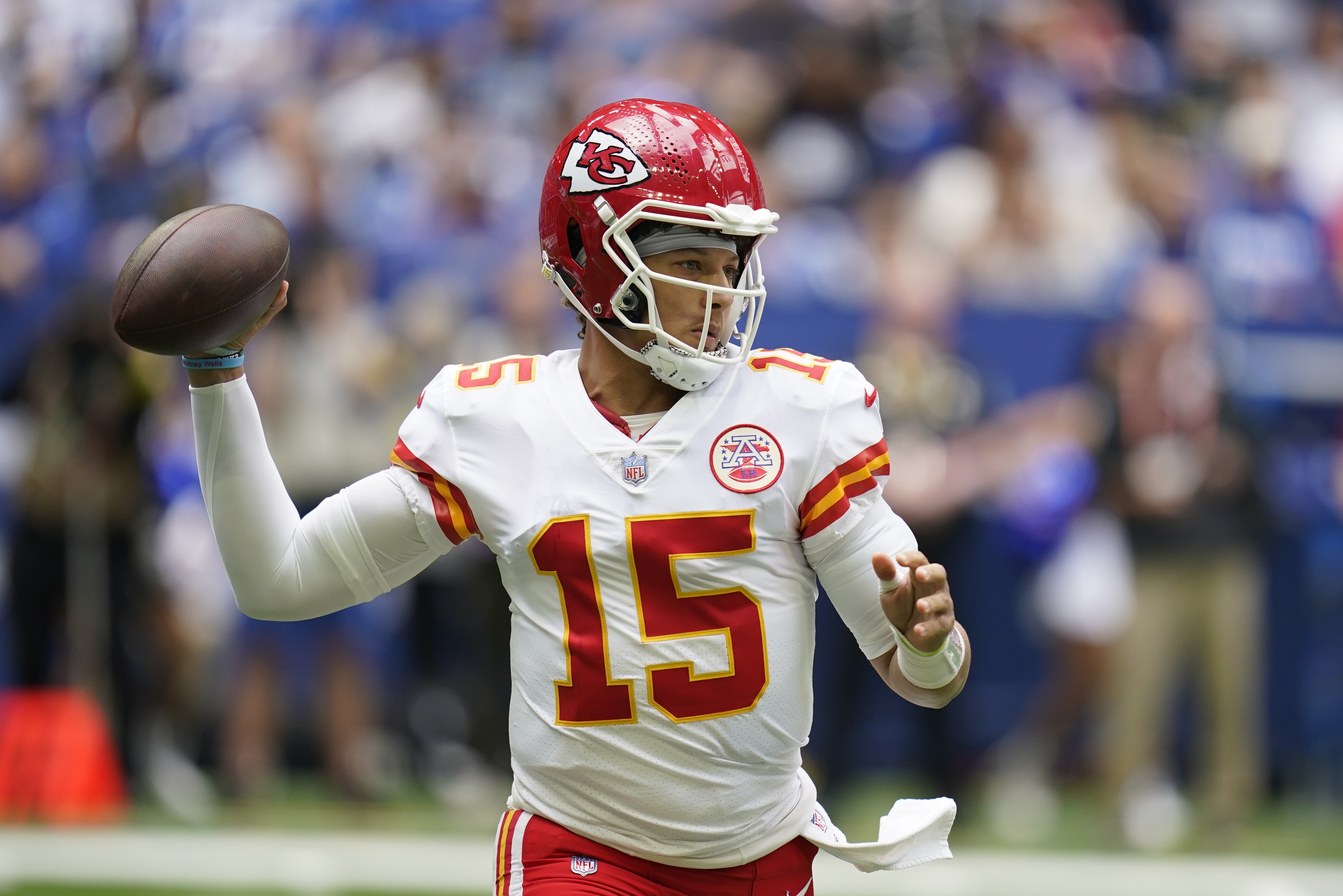 Mahomes throws for 3 TDs as Chiefs beat Brady, Bucs