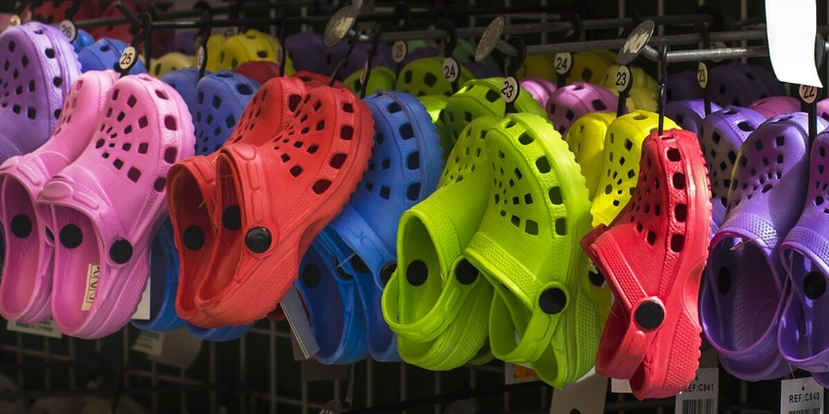 crocs free pair