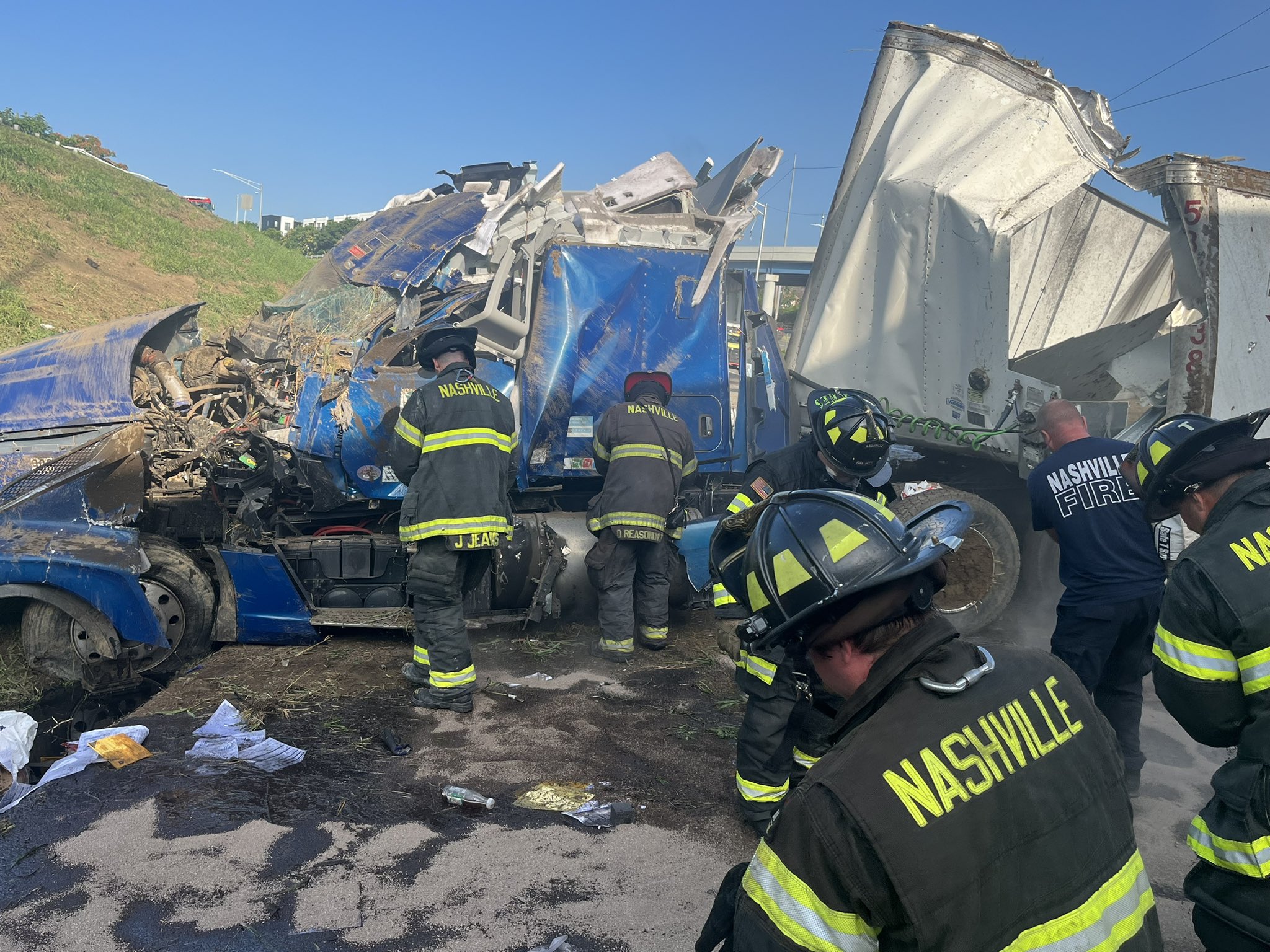 Semi crash near downtown Nashville