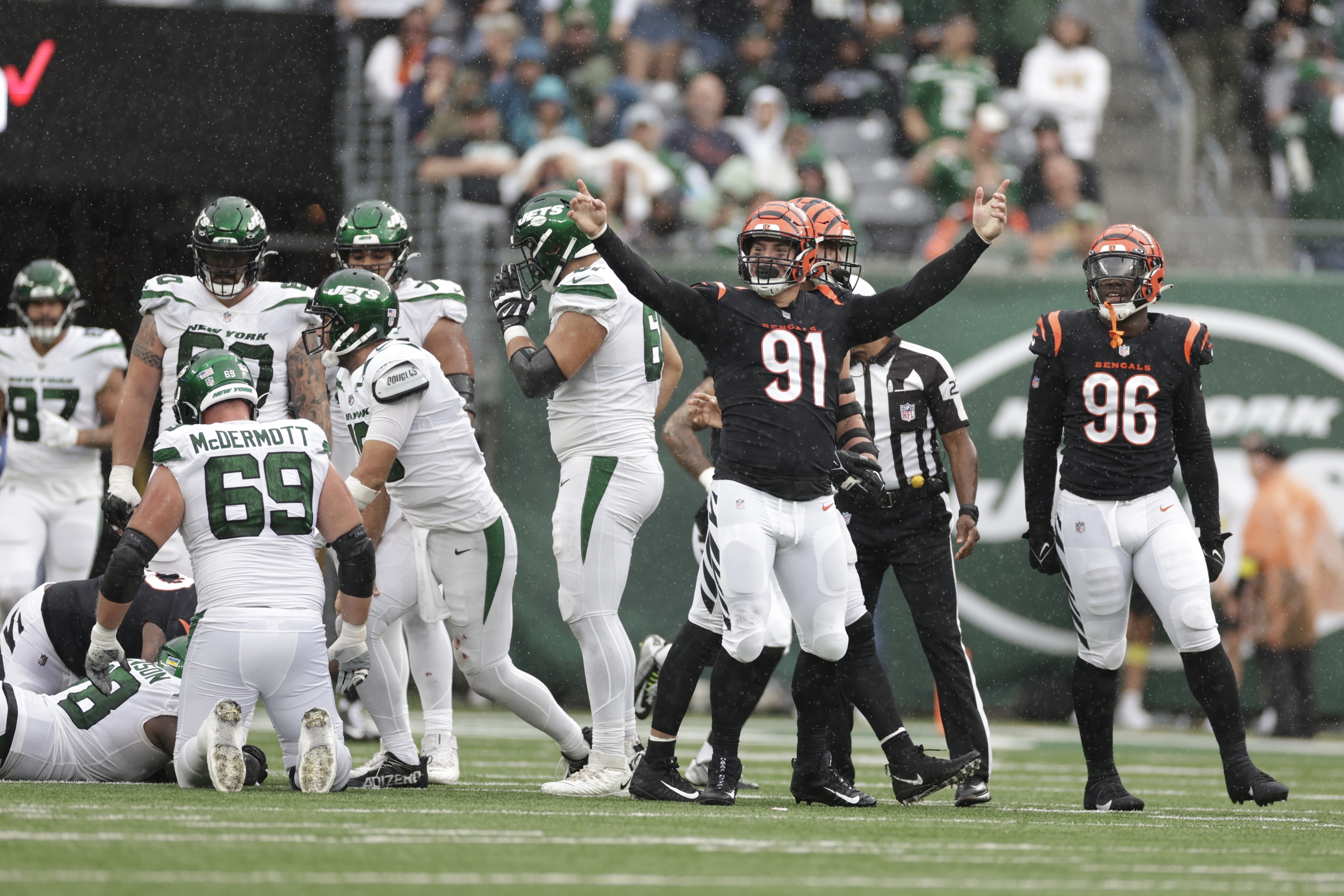 Cincinnati Bengals defensive end Trey Hendrickson (91) reacts