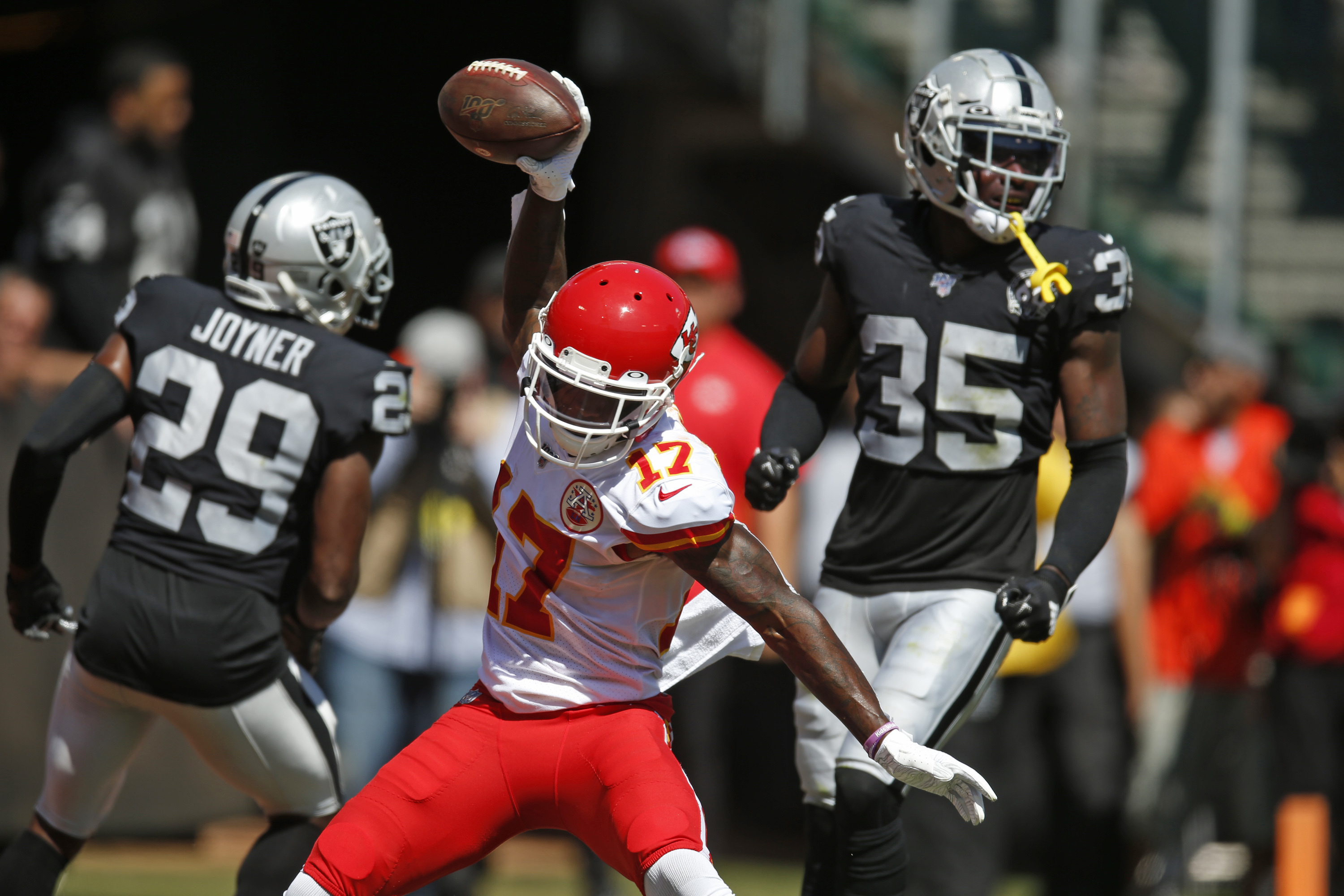 demarcus robinson raiders jersey