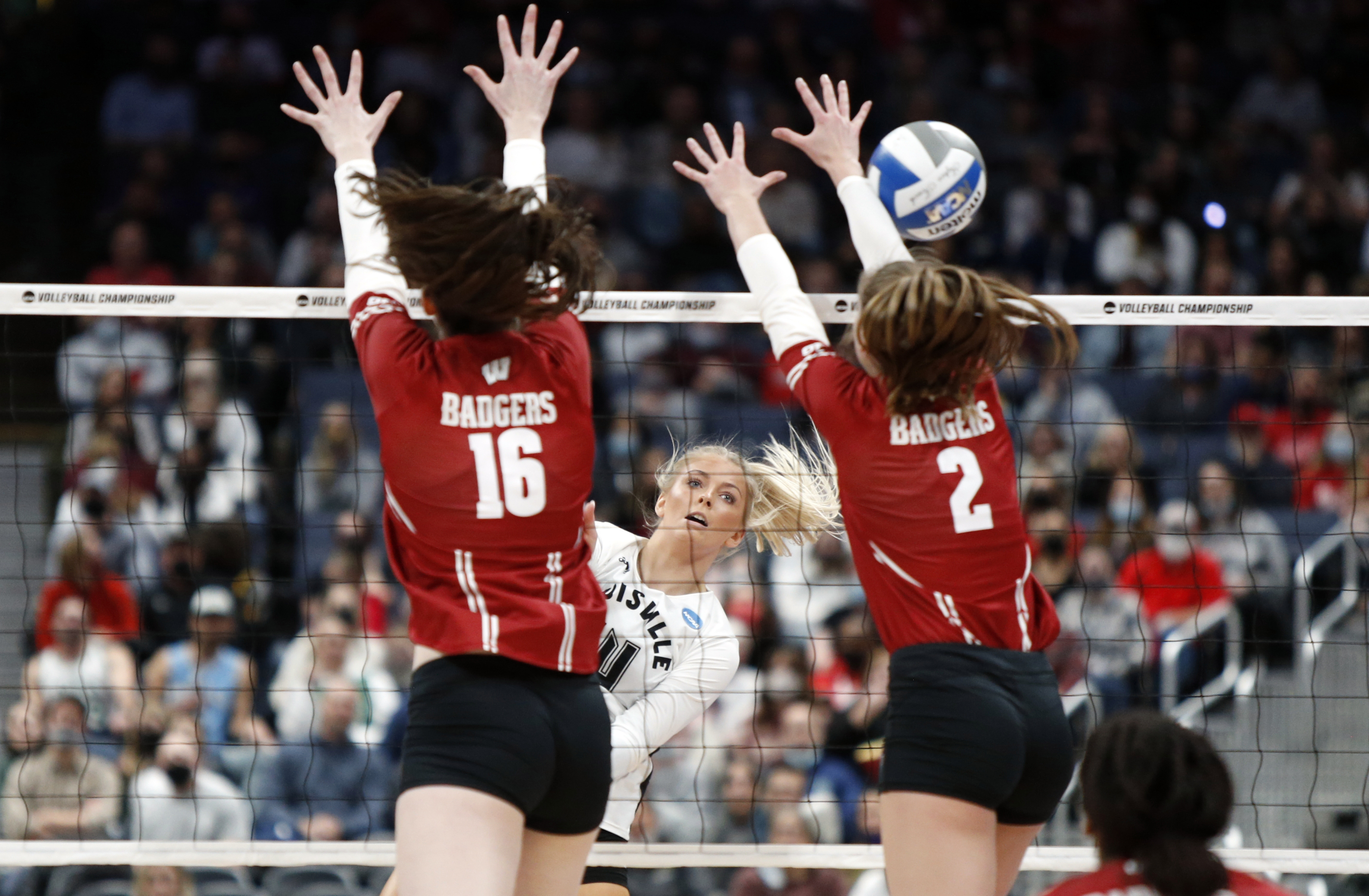 Rettke's kill, Badgers' blocks lead way in Wisconsin's first-ever  volleyball National Championship – WKTY