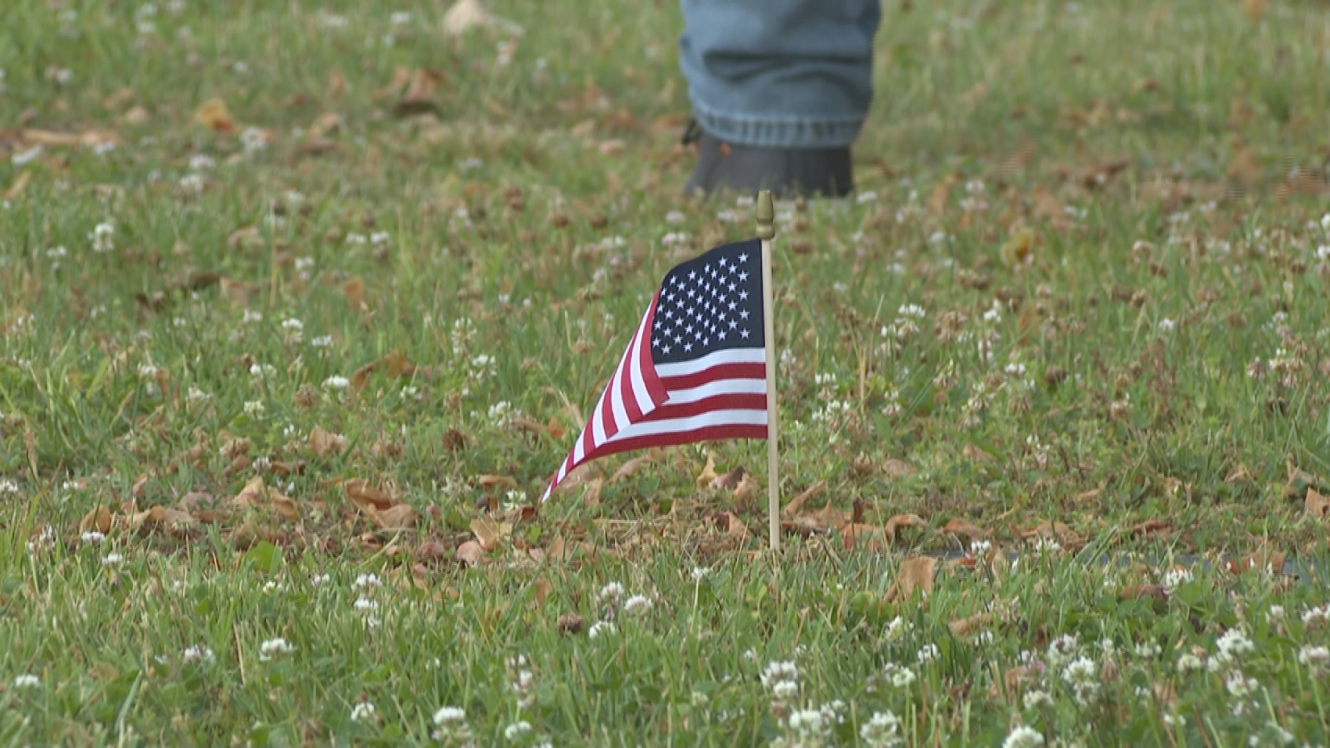 Network of online neighbors rallies to surprise a veteran and to