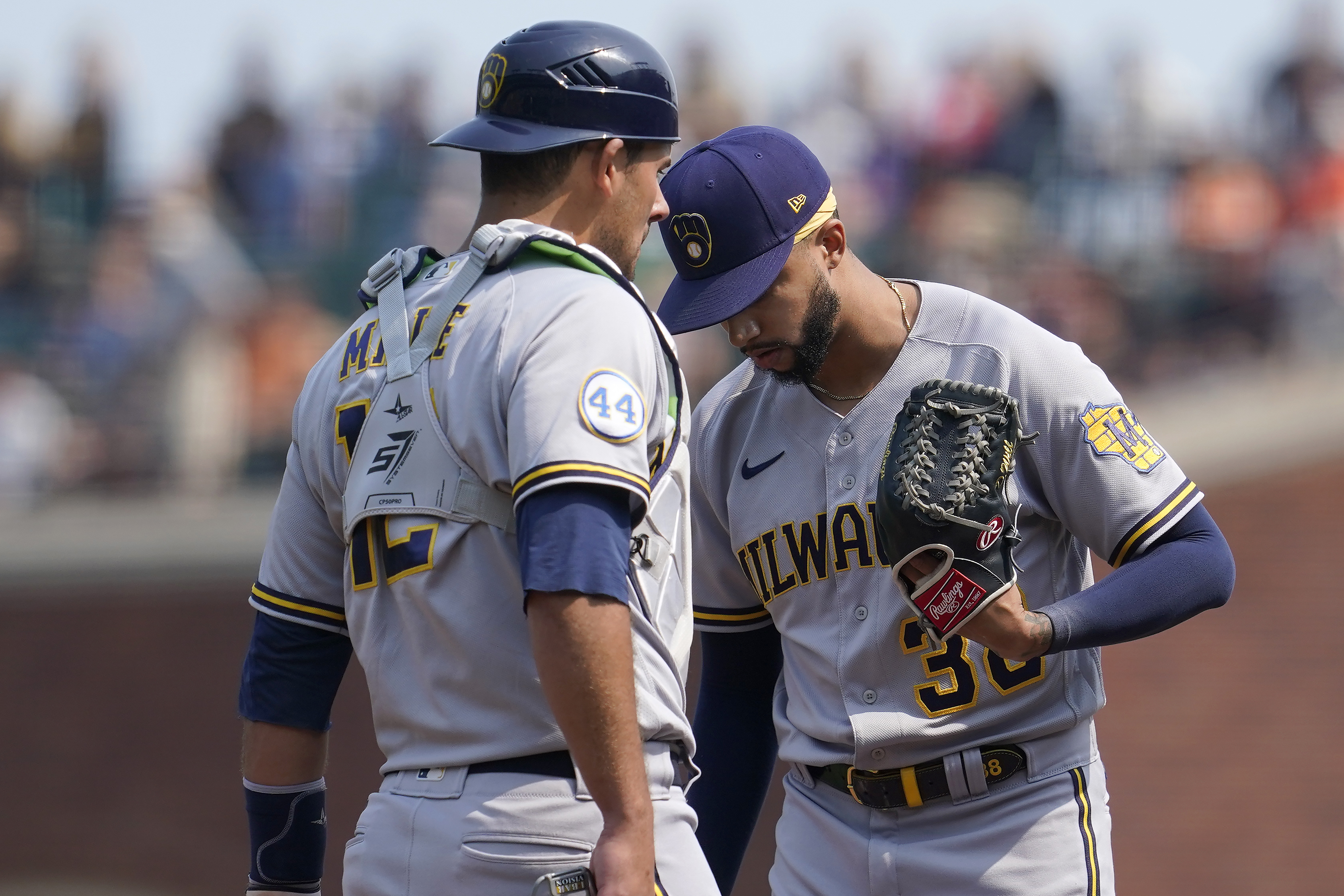 Brewers' Devin Williams undergoes surgery on his fractured right hand