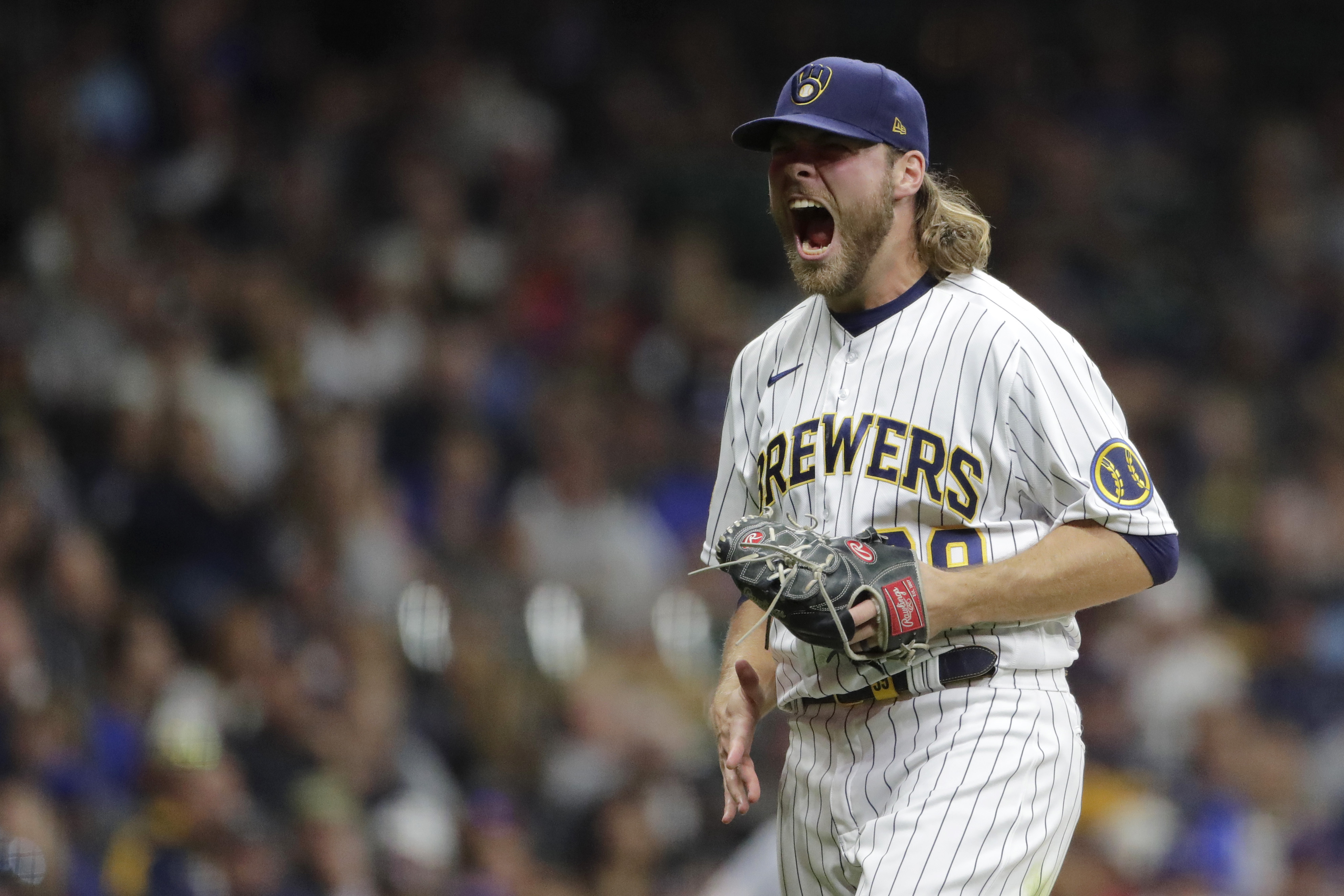 Milwaukee Brewers clinch division title in final home game