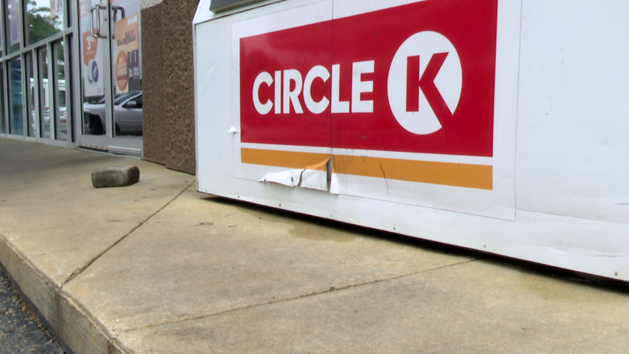 Officers struck at Circle K show past of helping those in need