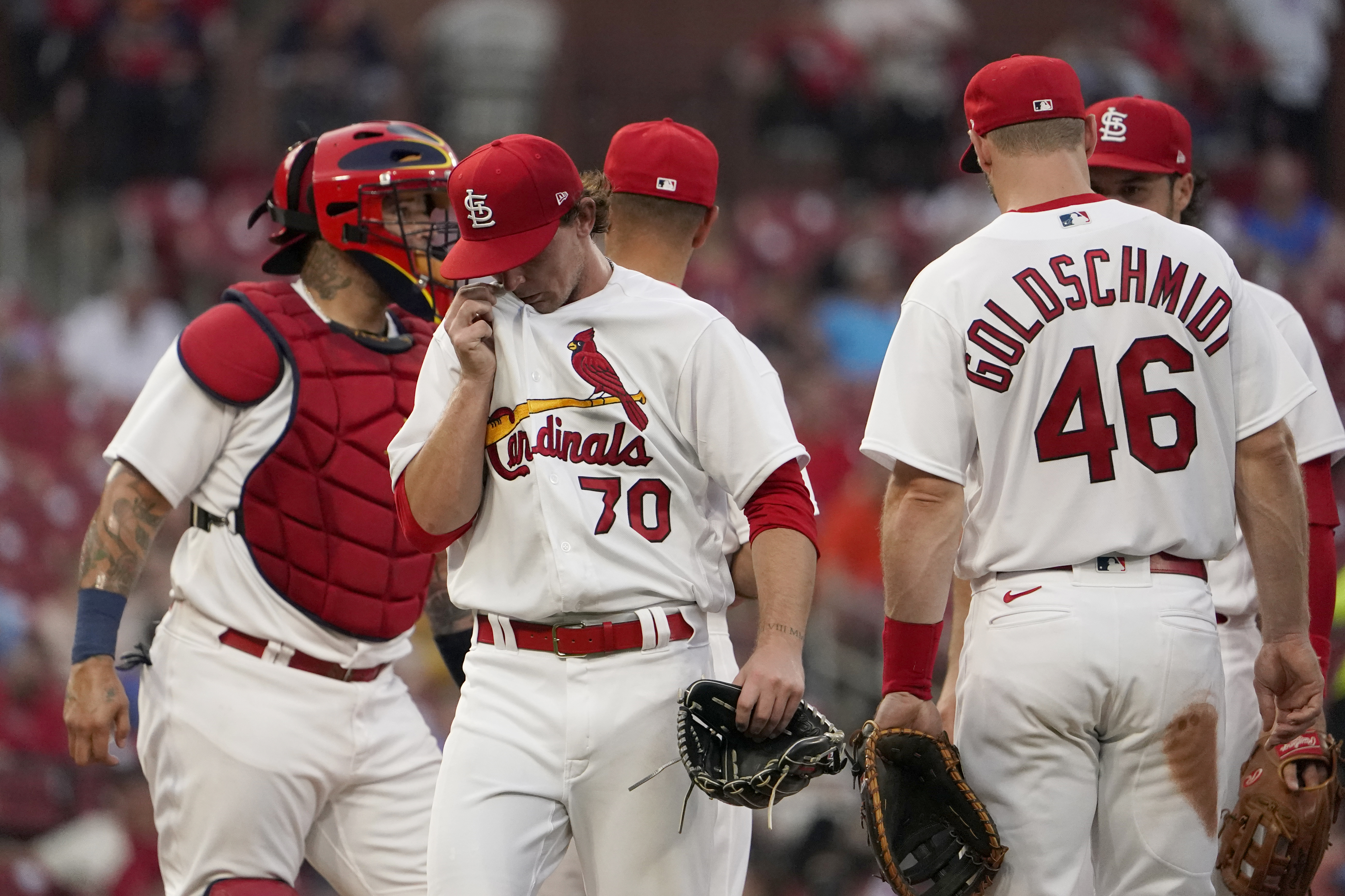 Cardinals lose Yadier Molina to oblique injury, but don't count