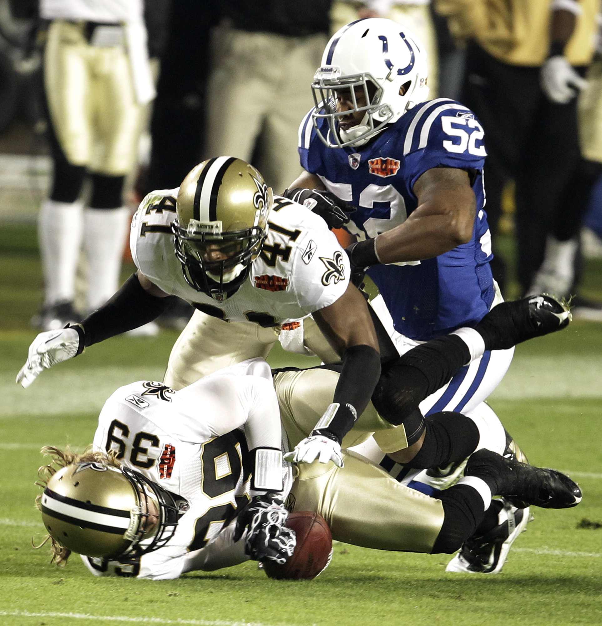 New Orleans Saints running back Pierre Thomas (R) celebrates his 16-yard  pass reception touchdown with Reggie bush during the third quarter against  the Indianapolis Colts at Super Bowl XLIV in Miami on