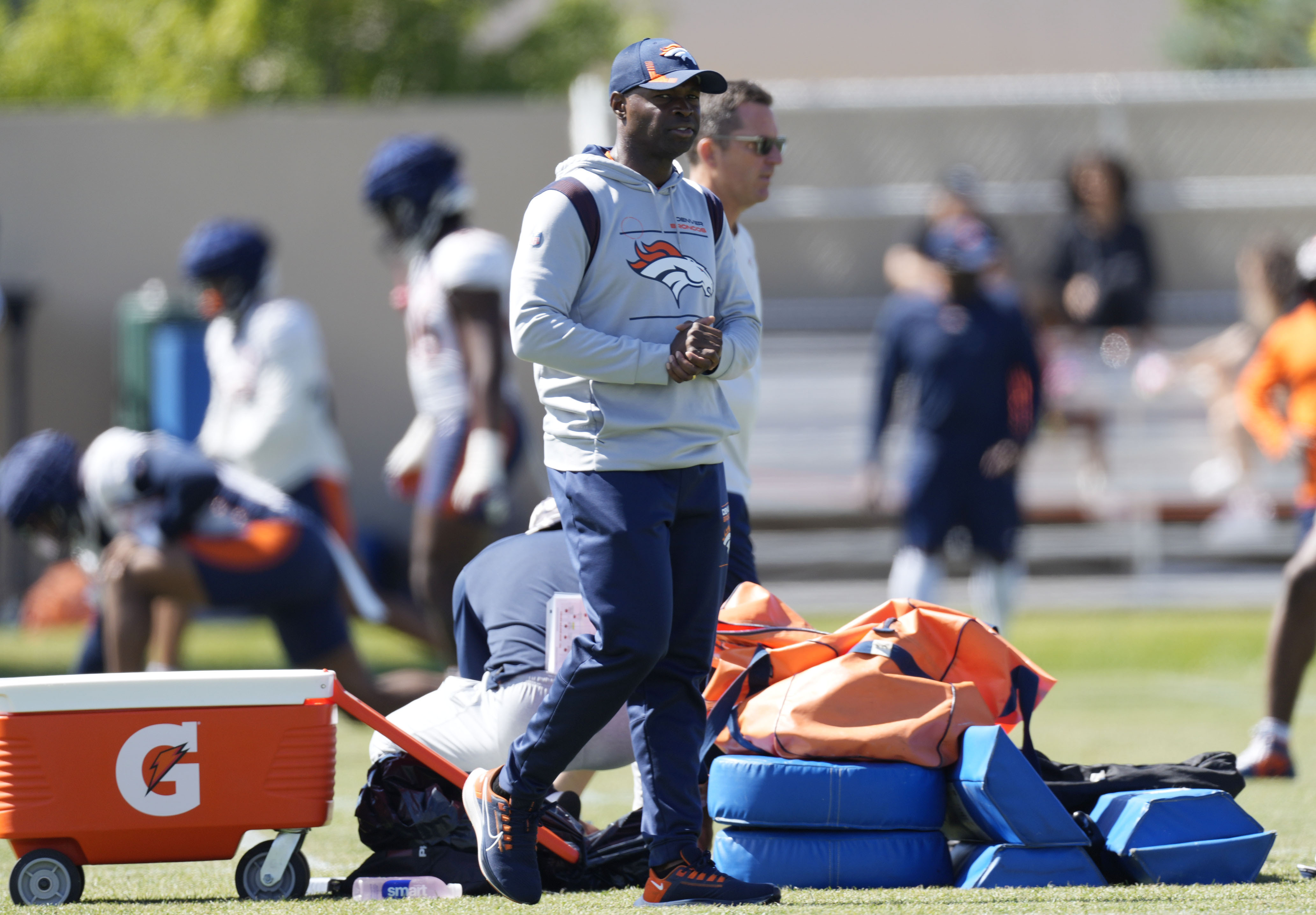 AP source: 49ers hire Steve Wilks as defensive coordinator