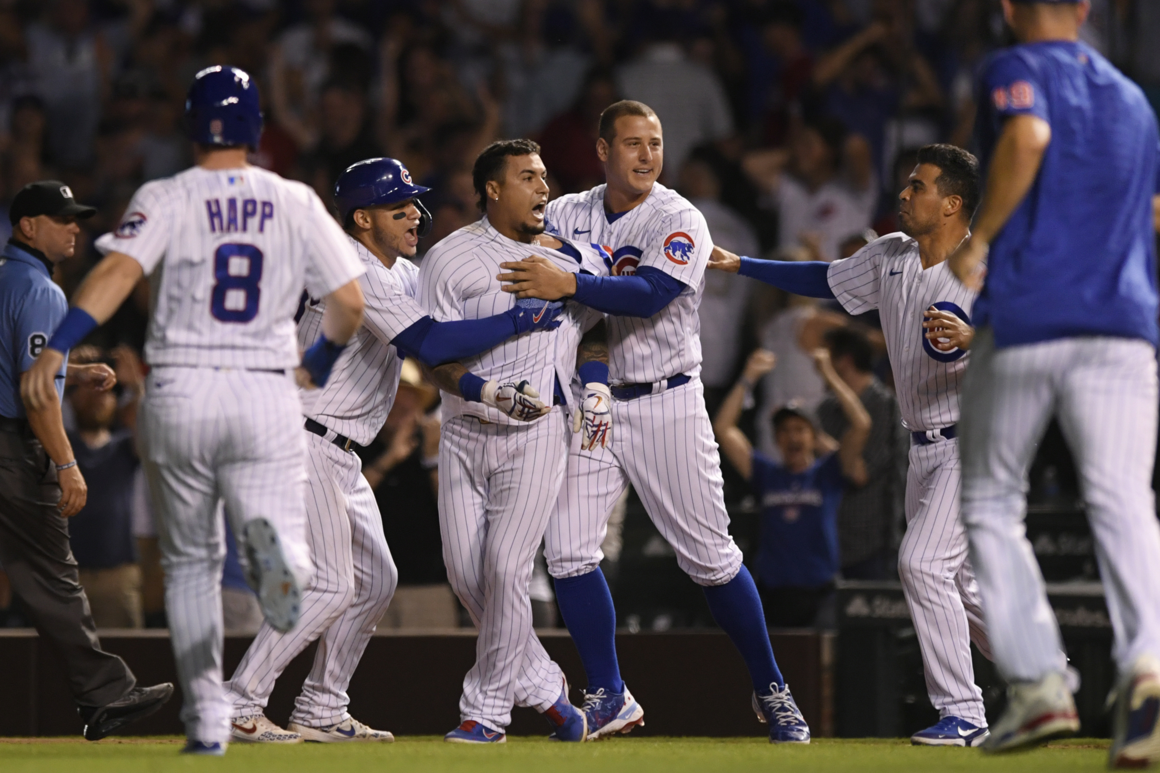 Anthony Rizzo hits walkoff in Cubs home opener