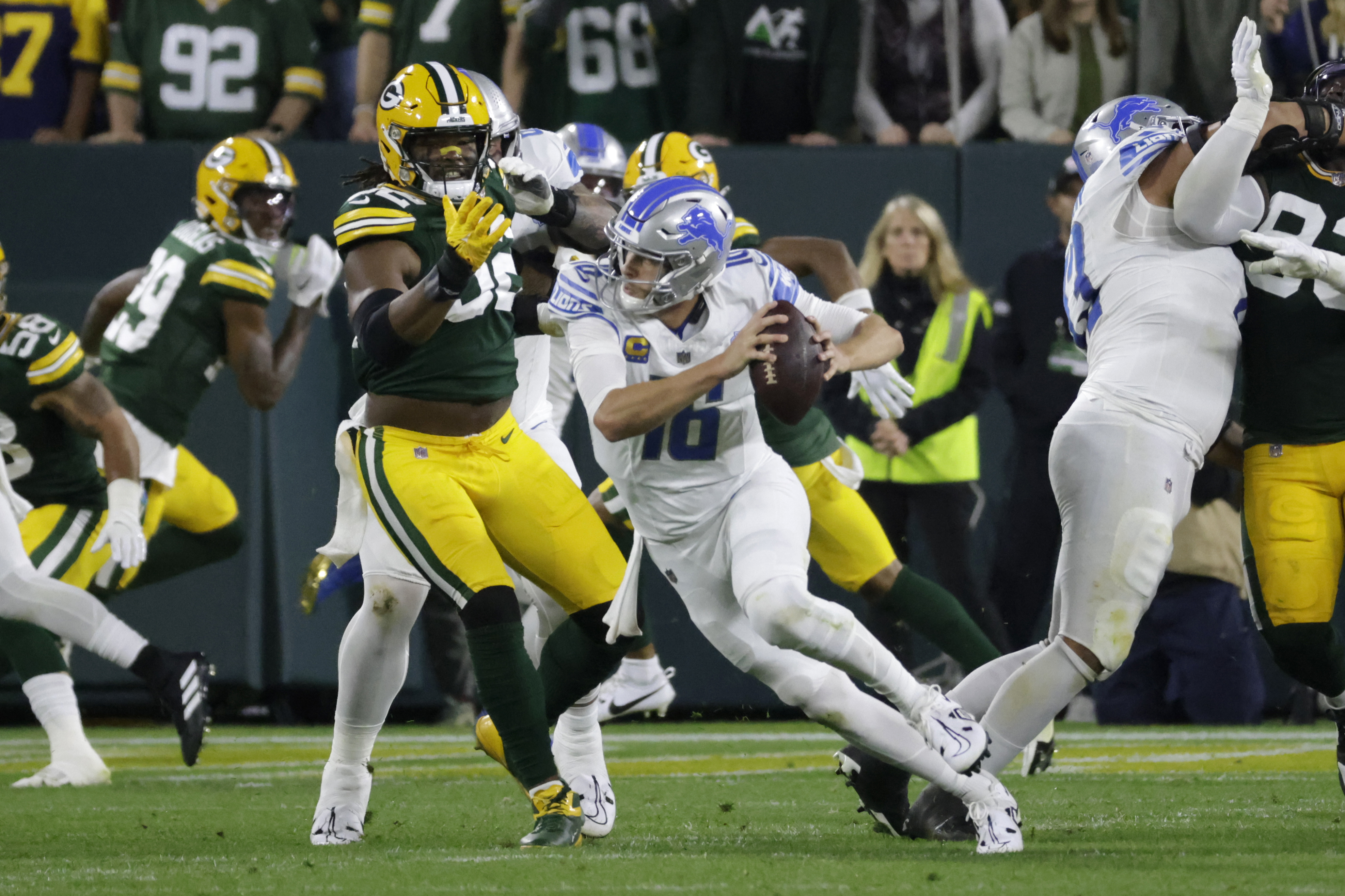 David Montgomery runs wild as Lions beat Packers to take early command of  NFC North