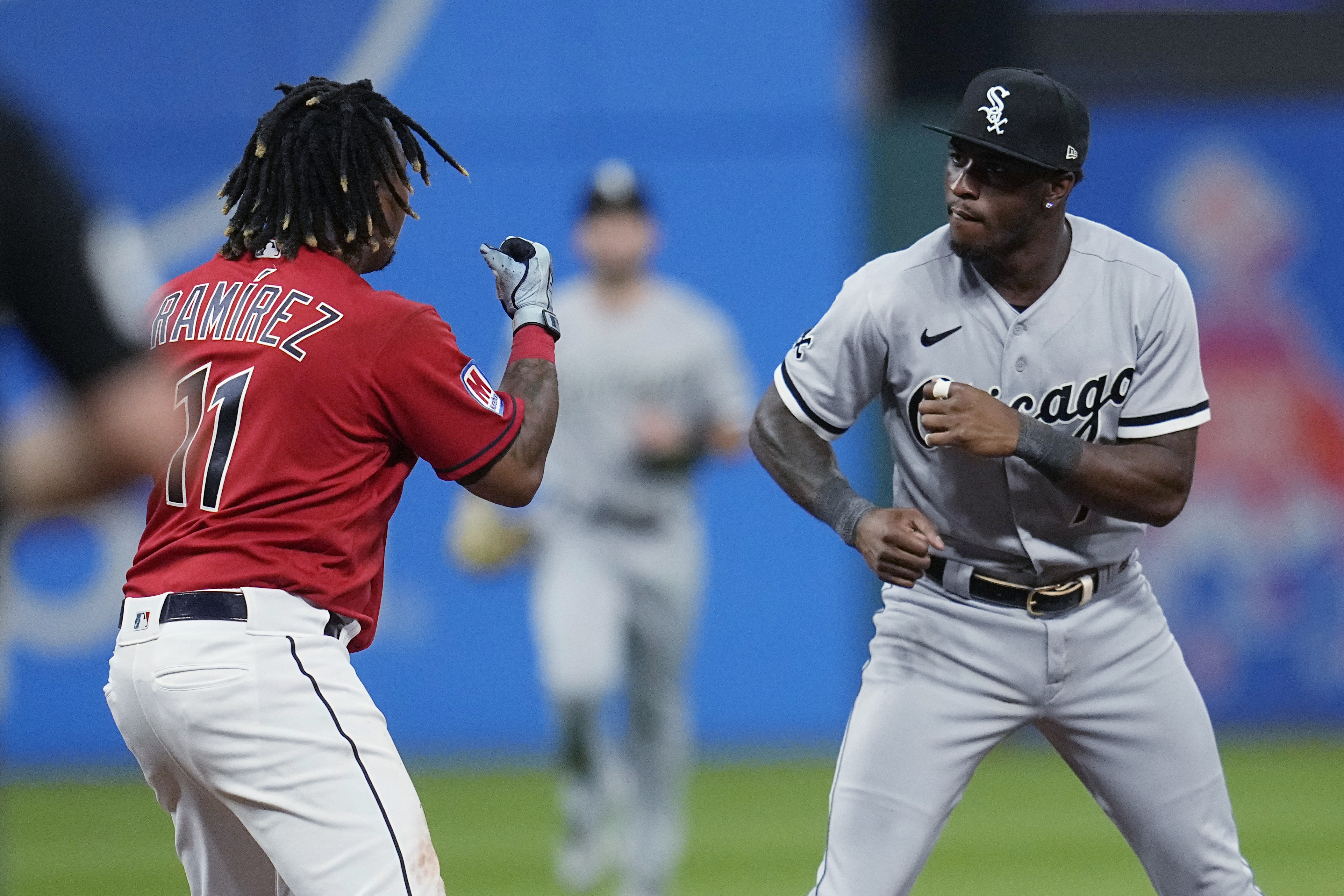 Social media reacts to José Ramírez, Tim Anderson fight during Guardians game