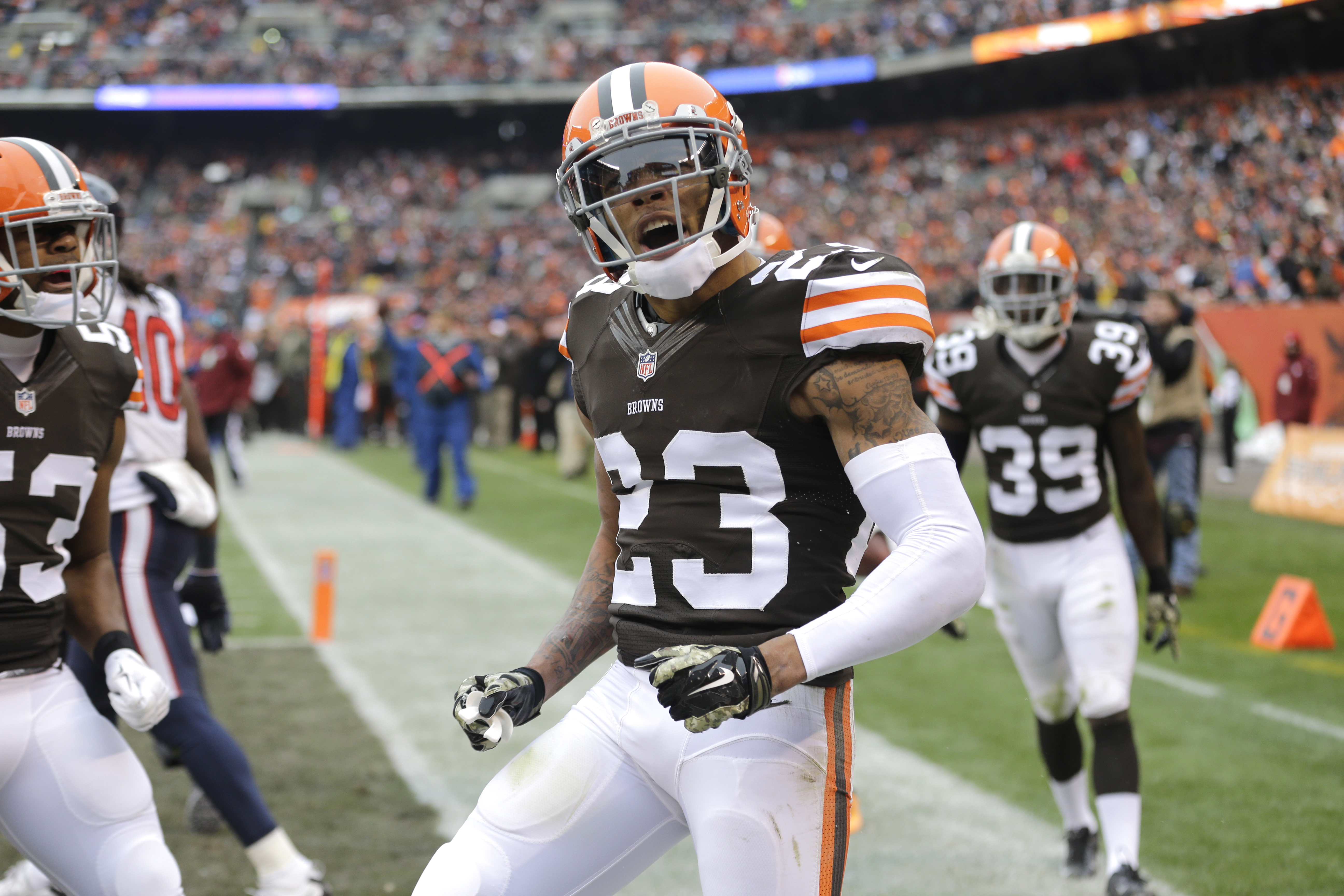 Joe Haden charity softball game: Cleveland Browns fans enjoy