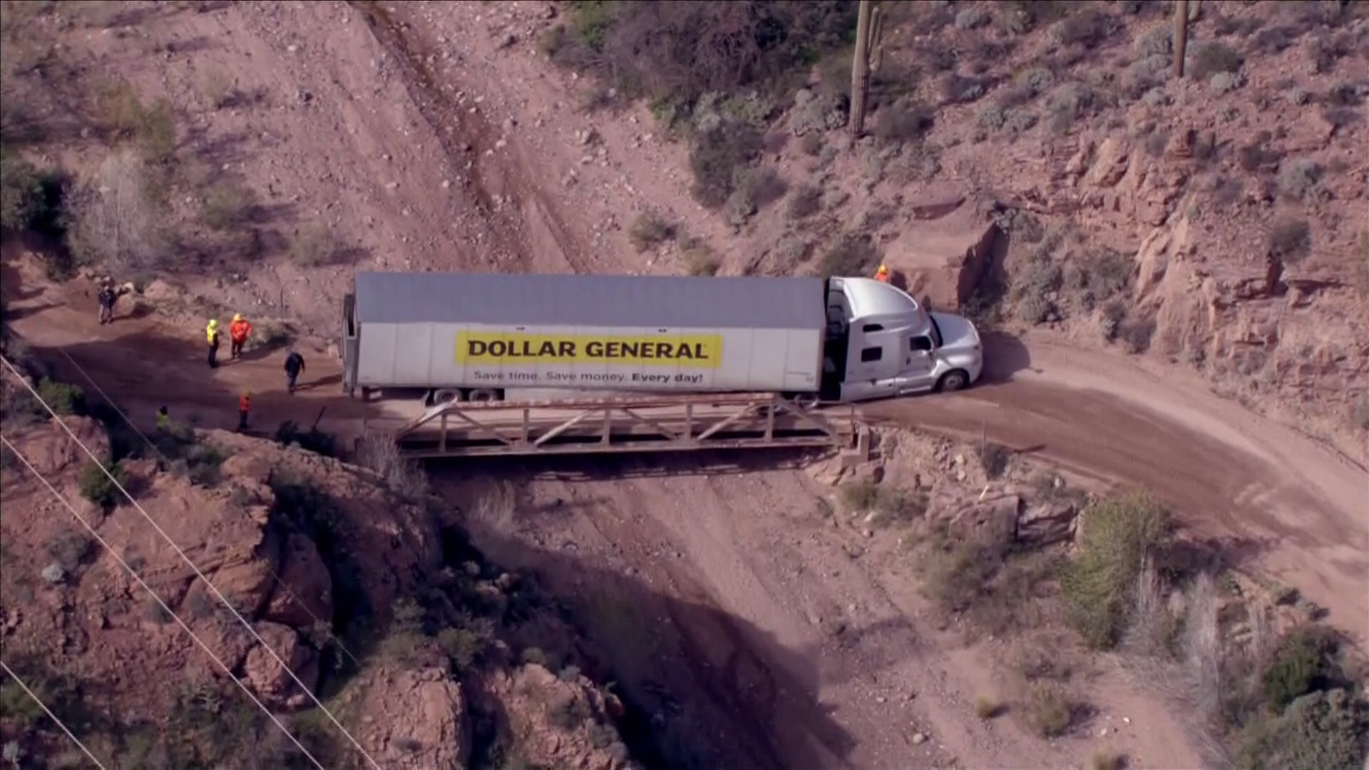 Stuck semi forced 2-day closure on Arizona's historic Apache Trail highway