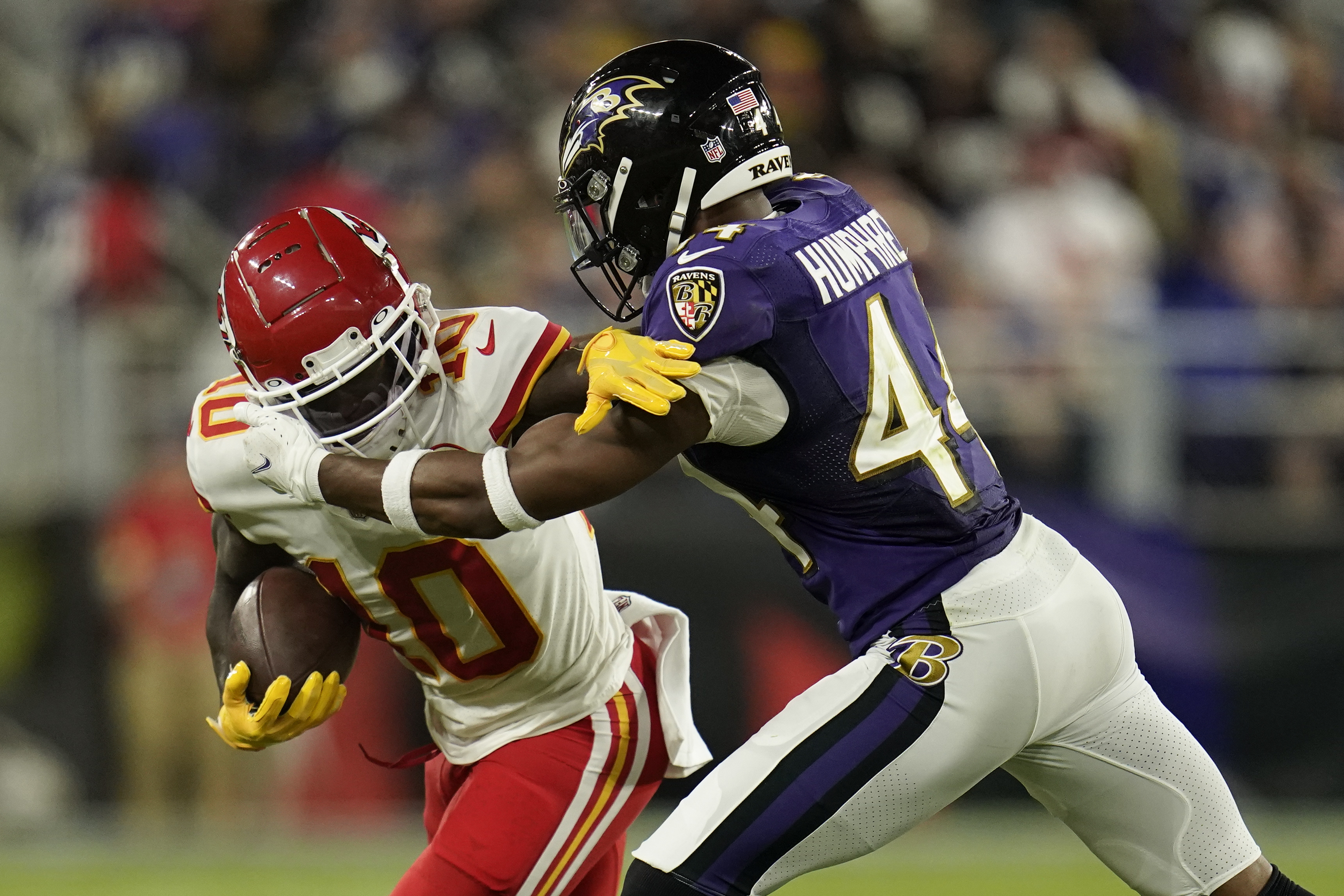 Lamar Jackson finally leads Ravens over Chiefs 36-35